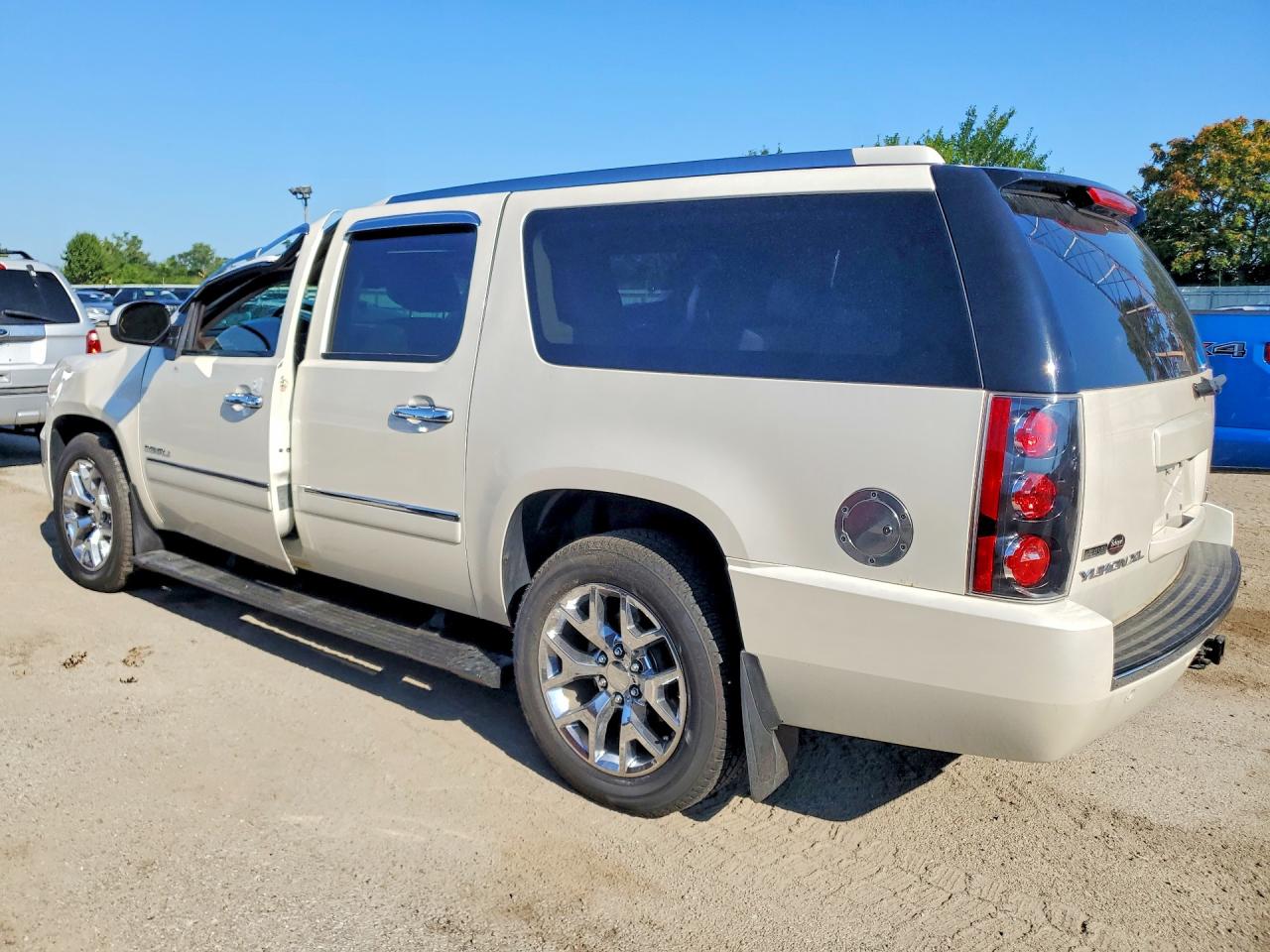 2012 Gmc Yukon Xl Denali Beige vin: 1GKS2MEF7CR115447