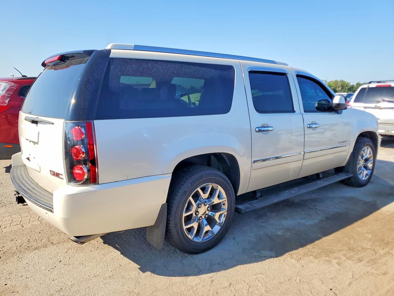 2012 Gmc Yukon Xl Denali Beige vin: 1GKS2MEF7CR115447