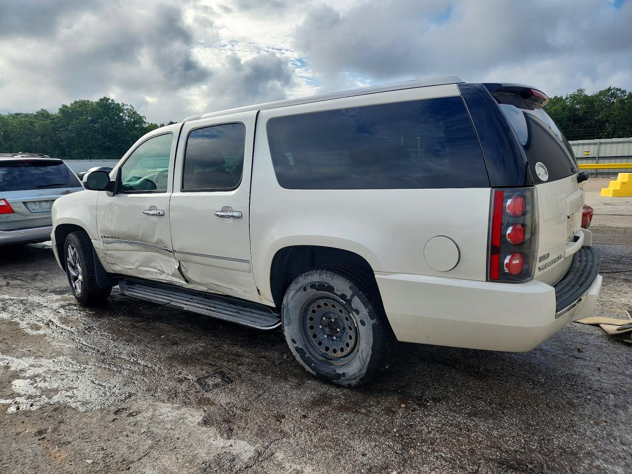 2012 Gmc Yukon Xl Denali White vin: 1GKS2MEF7CR200031