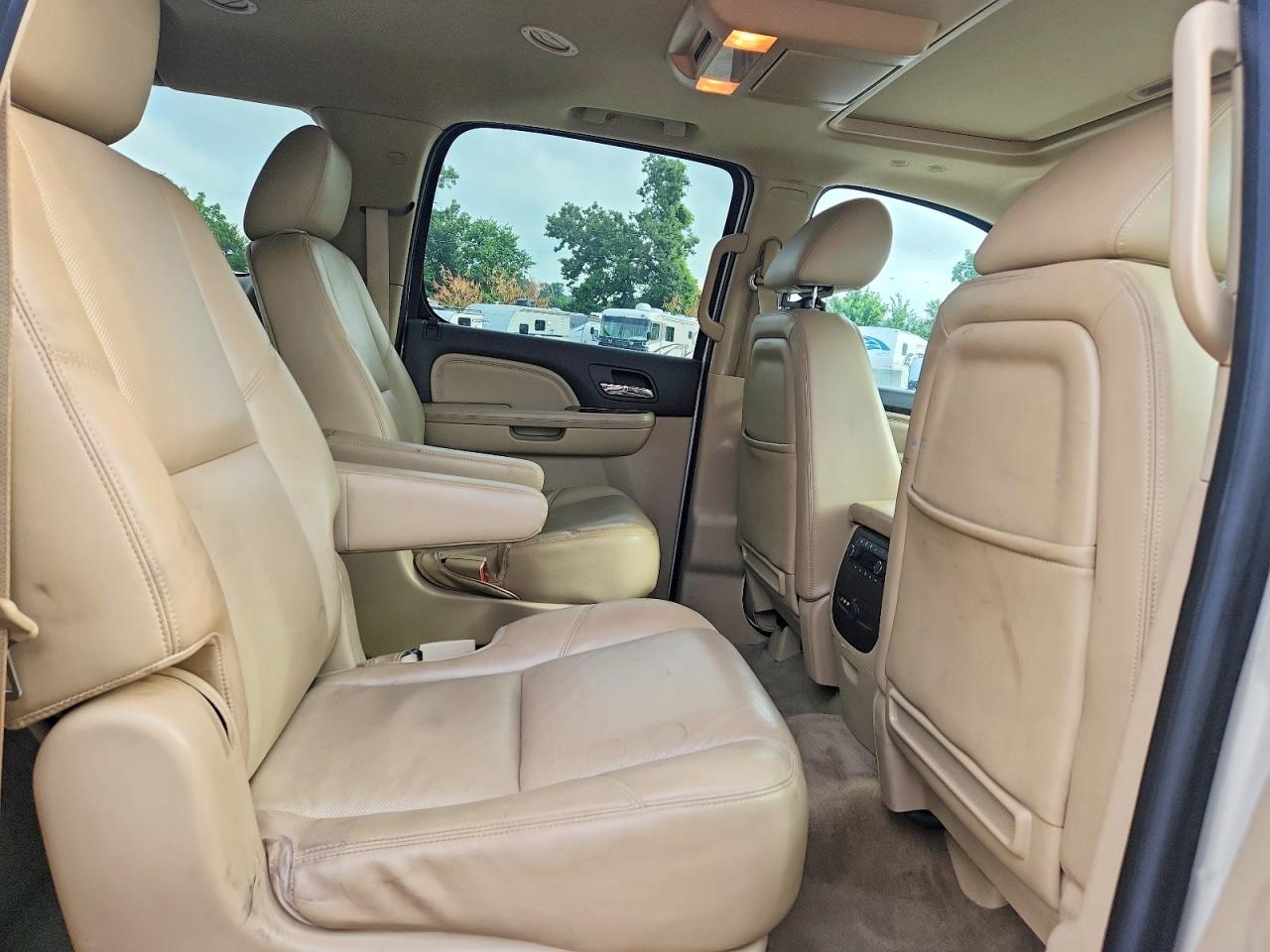 2012 Gmc Yukon Xl Denali White vin: 1GKS2MEF7CR200031