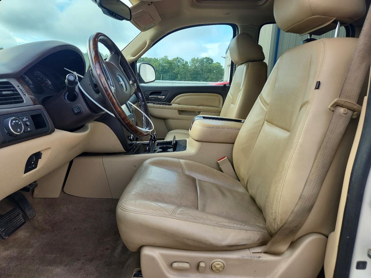 2012 Gmc Yukon Xl Denali White vin: 1GKS2MEF7CR200031