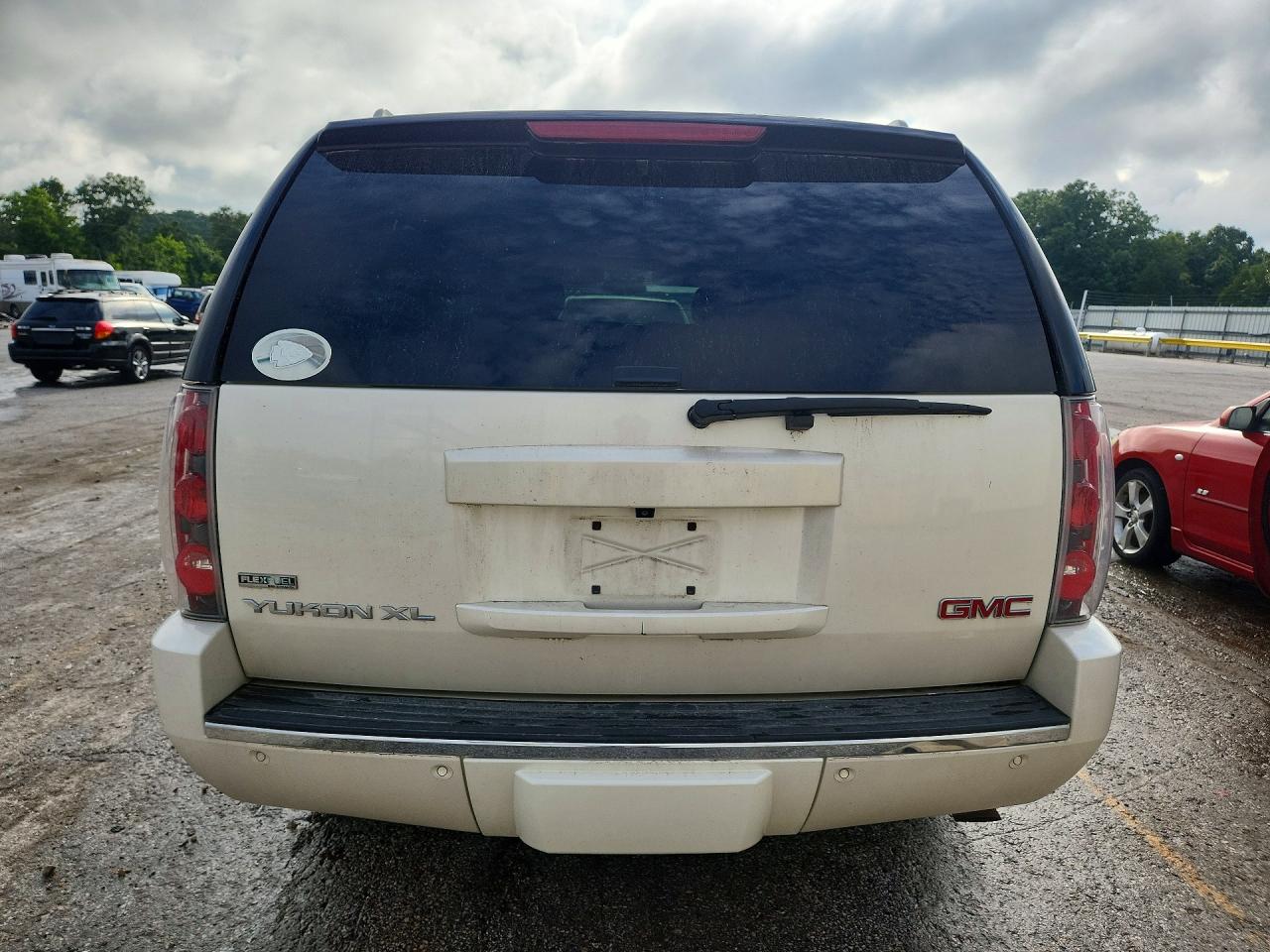 2012 Gmc Yukon Xl Denali White vin: 1GKS2MEF7CR200031