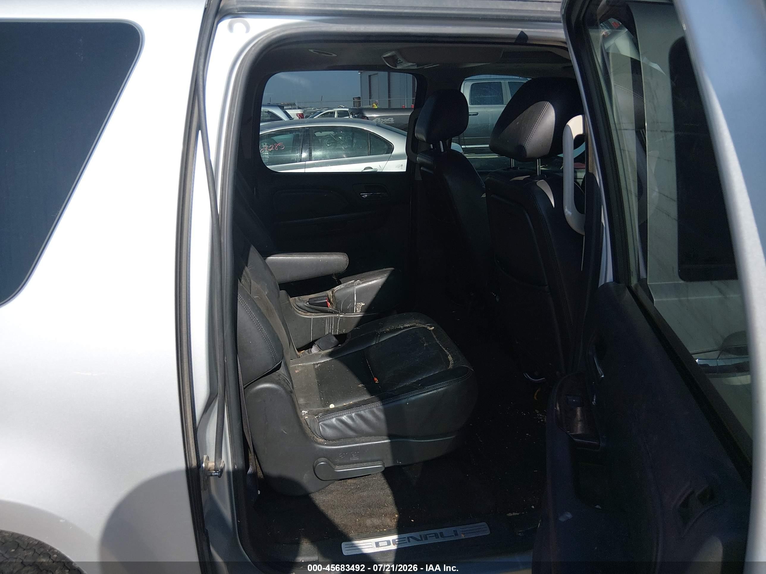 2012 Gmc Yukon Xl 1500 Denali Silver vin: 1GKS2MEF7CR305734