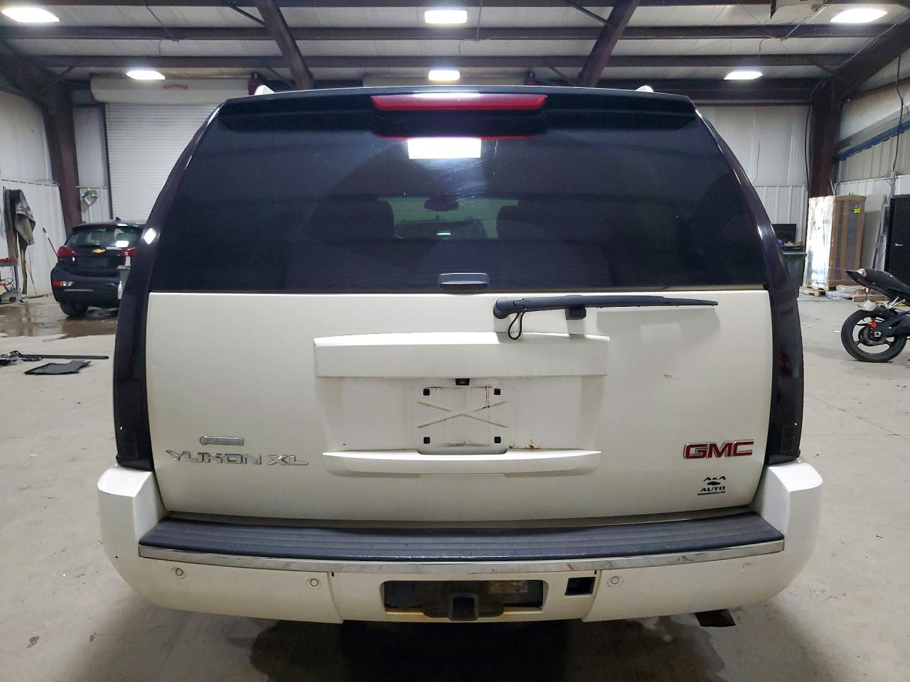 2013 Gmc Yukon Xl Denali White vin: 1GKS2MEF7DR155772