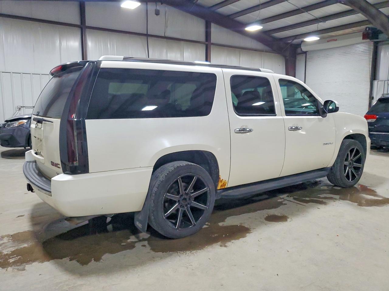 2013 Gmc Yukon Xl Denali White vin: 1GKS2MEF7DR155772
