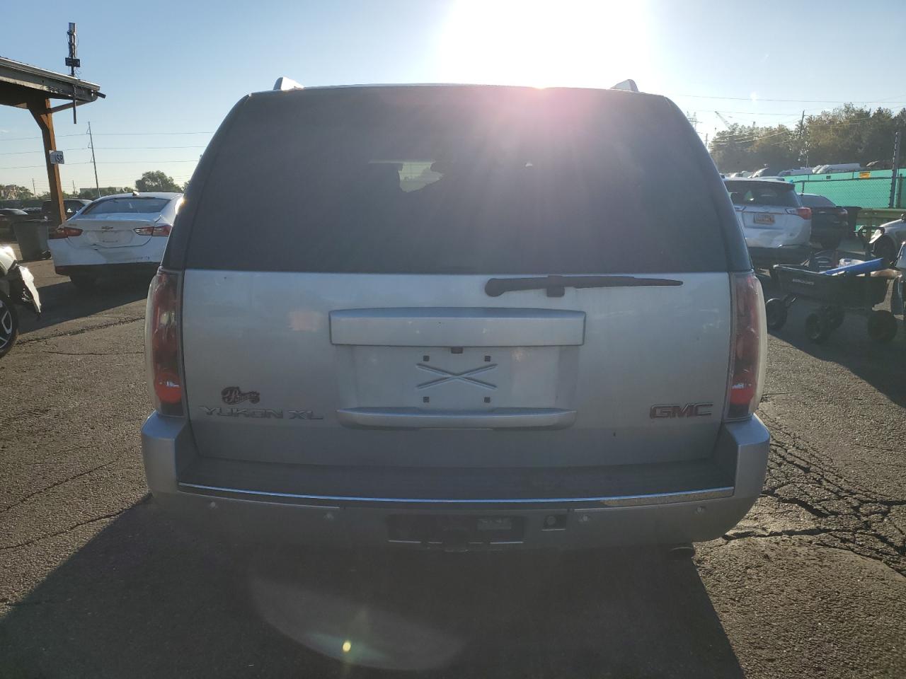 2013 Gmc Yukon Xl Denali Silver vin: 1GKS2MEF7DR165671