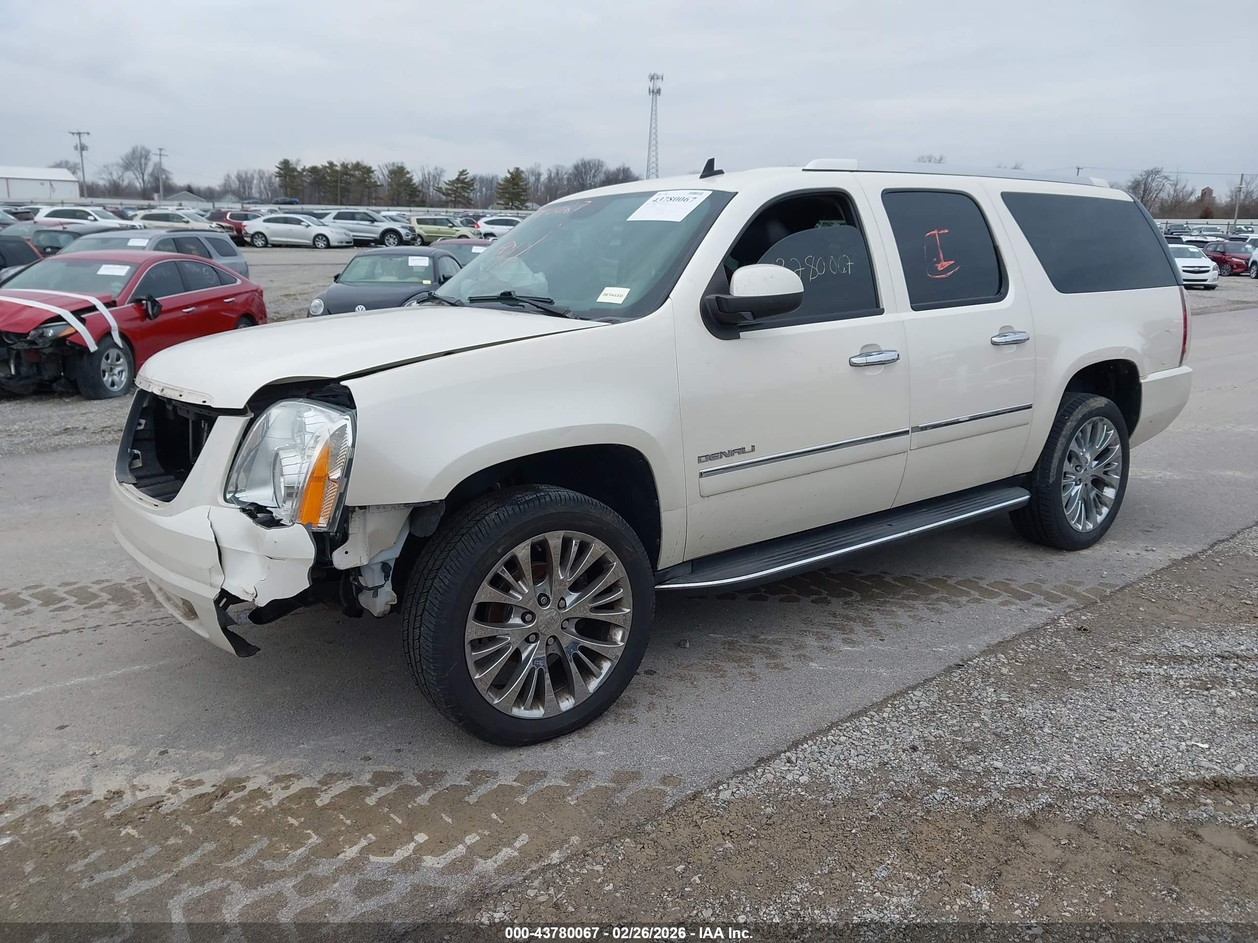 2013 Gmc Yukon Xl 1500 Denali White vin: 1GKS2MEF7DR368916