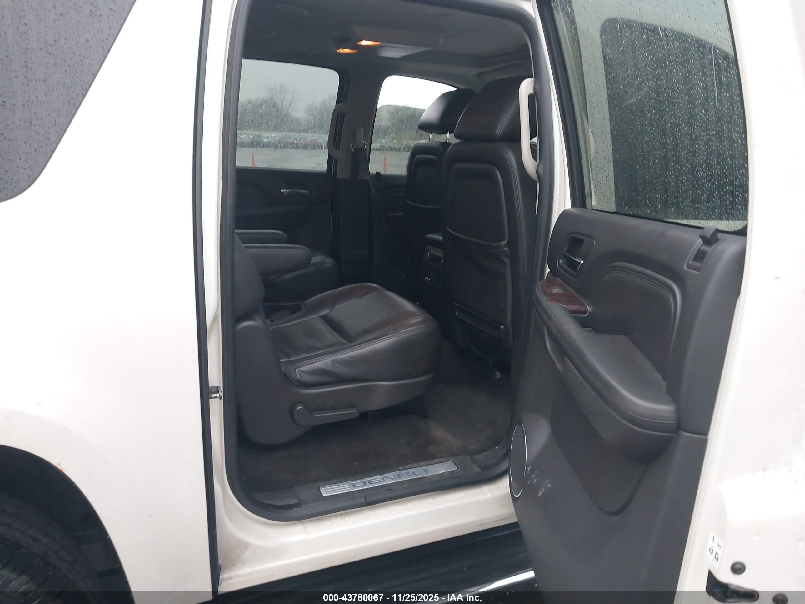 2013 Gmc Yukon Xl 1500 Denali White vin: 1GKS2MEF7DR368916