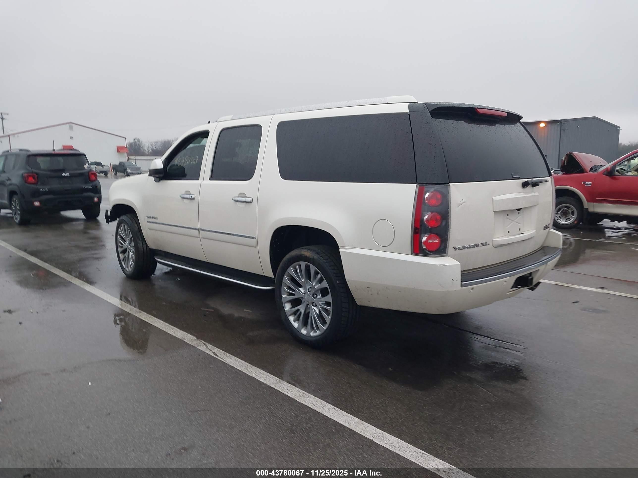 2013 Gmc Yukon Xl 1500 Denali White vin: 1GKS2MEF7DR368916