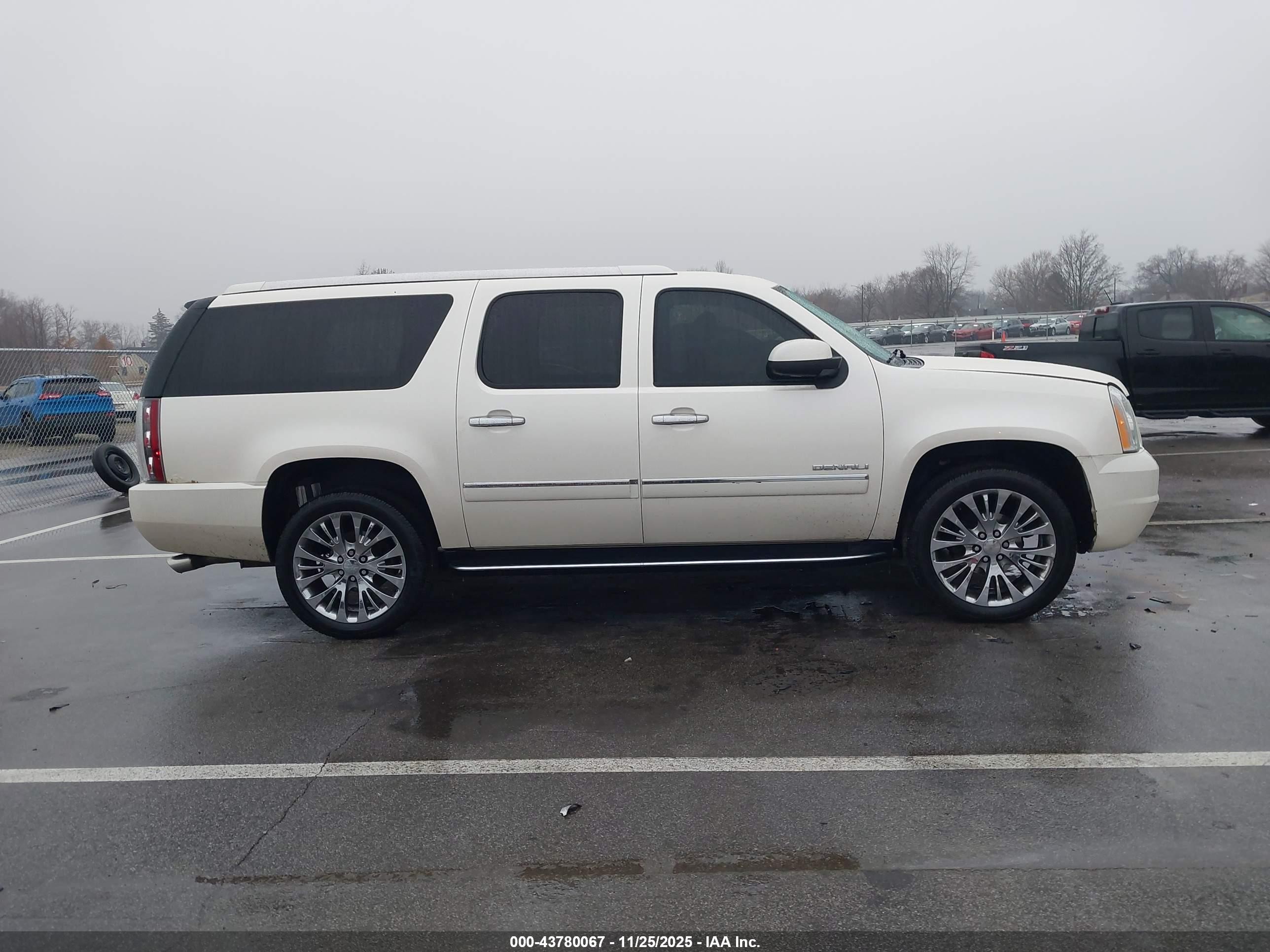 2013 Gmc Yukon Xl 1500 Denali White vin: 1GKS2MEF7DR368916
