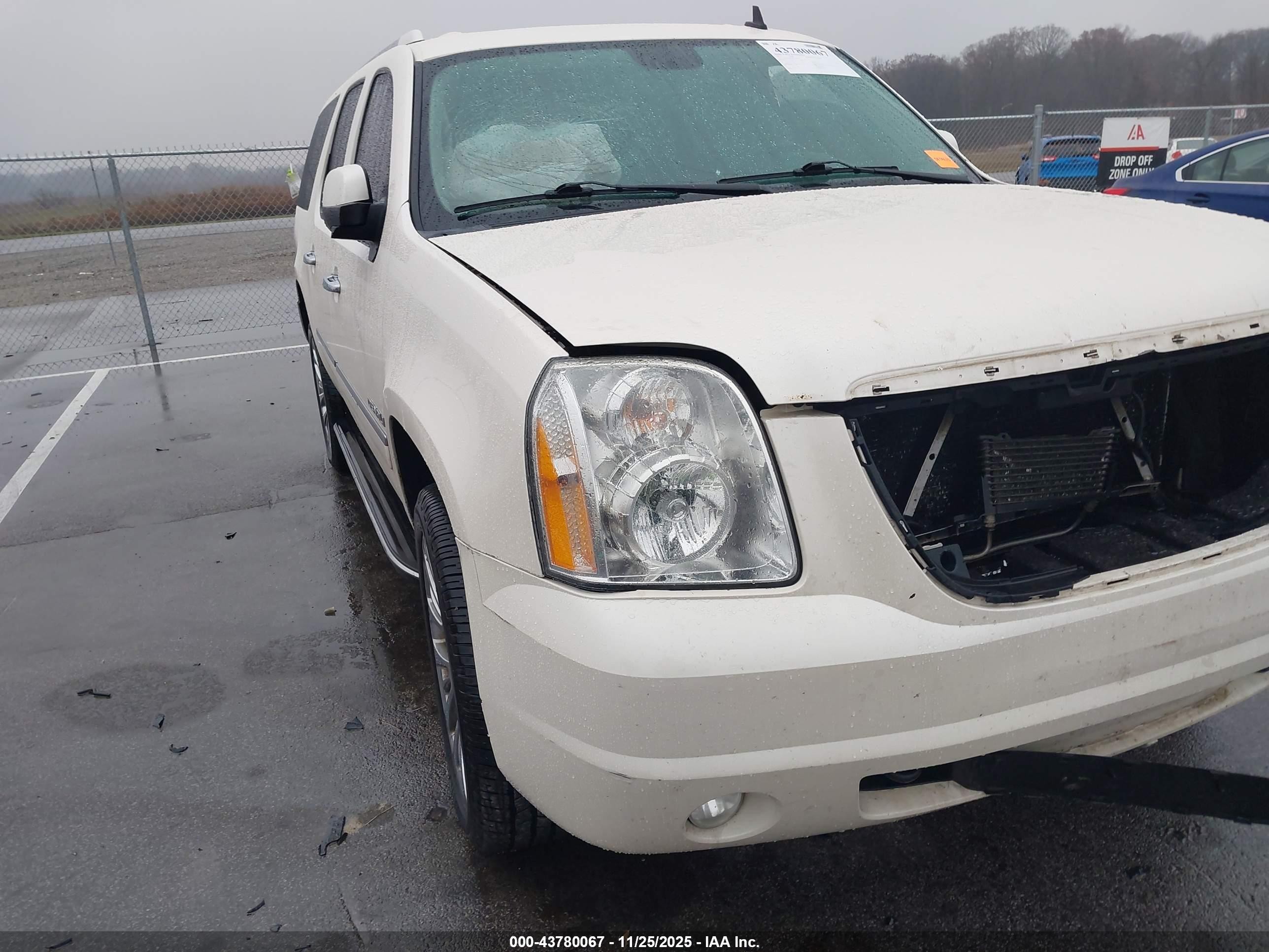 2013 Gmc Yukon Xl 1500 Denali White vin: 1GKS2MEF7DR368916