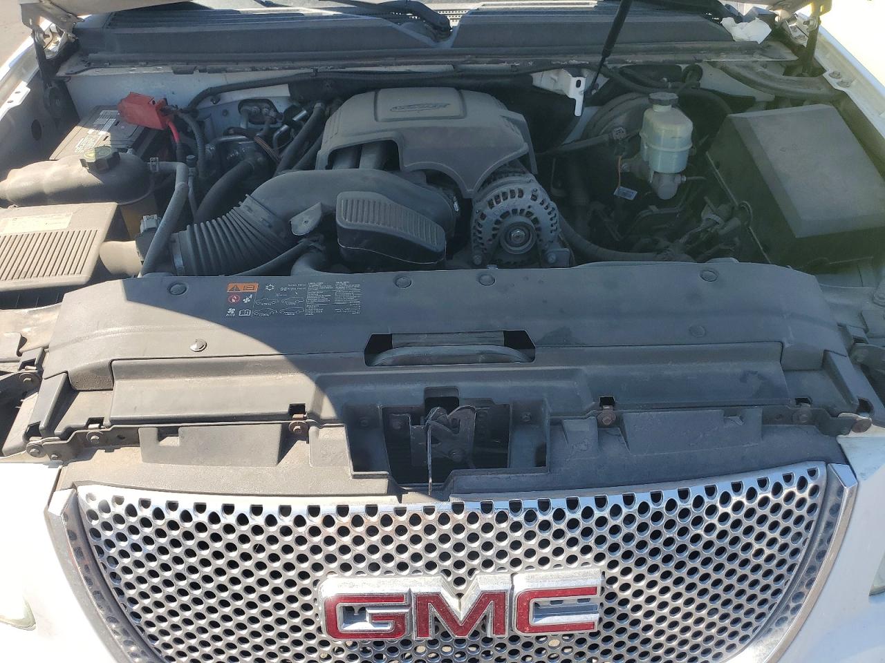 2014 Gmc Yukon Xl Denali White vin: 1GKS2MEF7ER106055