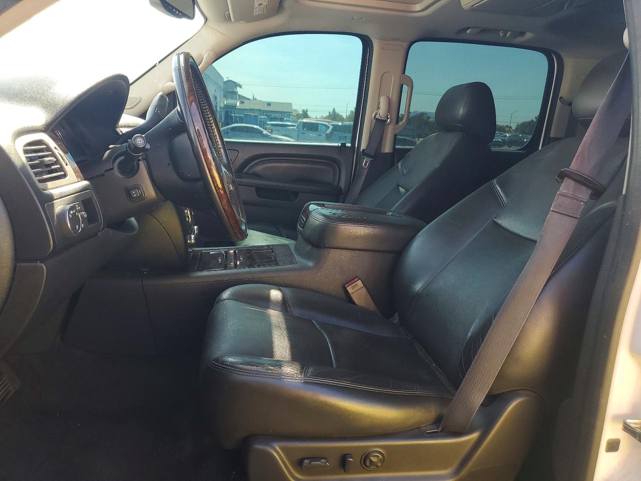 2014 Gmc Yukon Xl Denali White vin: 1GKS2MEF7ER106055