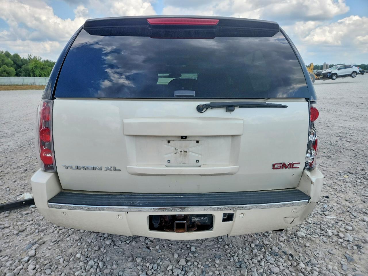 2014 Gmc Yukon Xl Denali White vin: 1GKS2MEF7ER237924