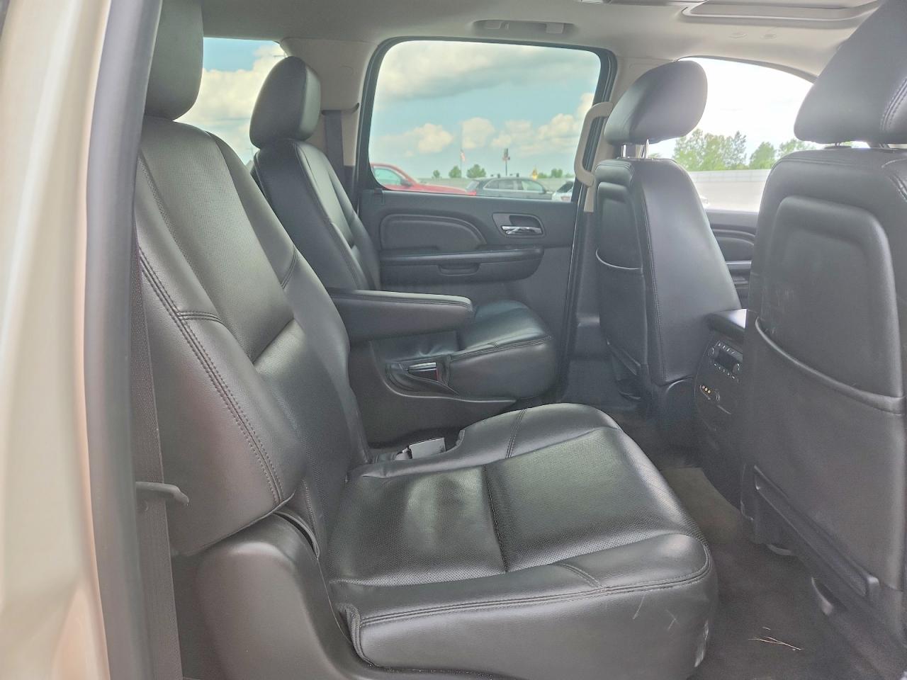 2014 Gmc Yukon Xl Denali White vin: 1GKS2MEF7ER237924