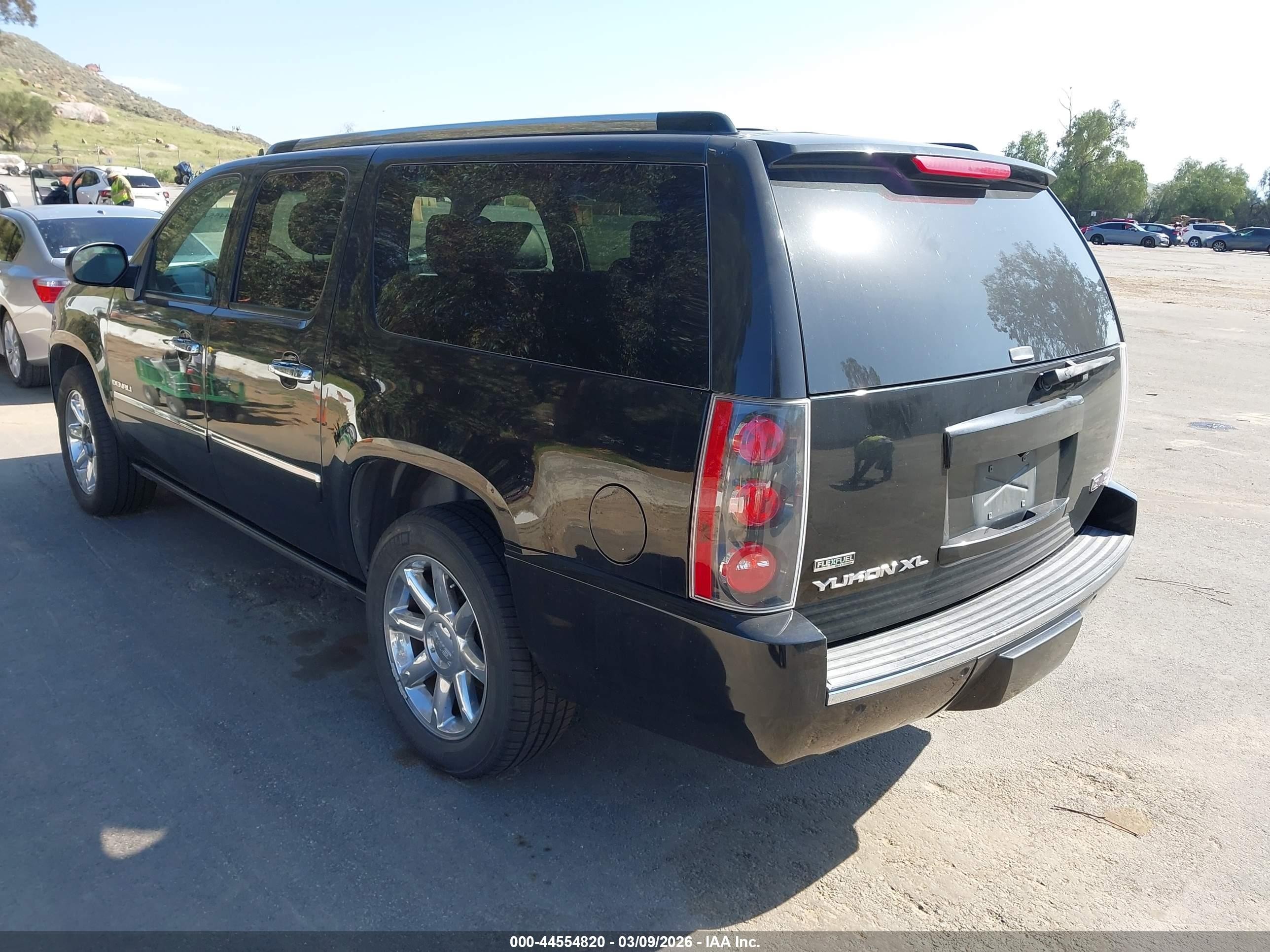 2011 Gmc Yukon Xl 1500 Denali Black vin: 1GKS2MEF8BR127069