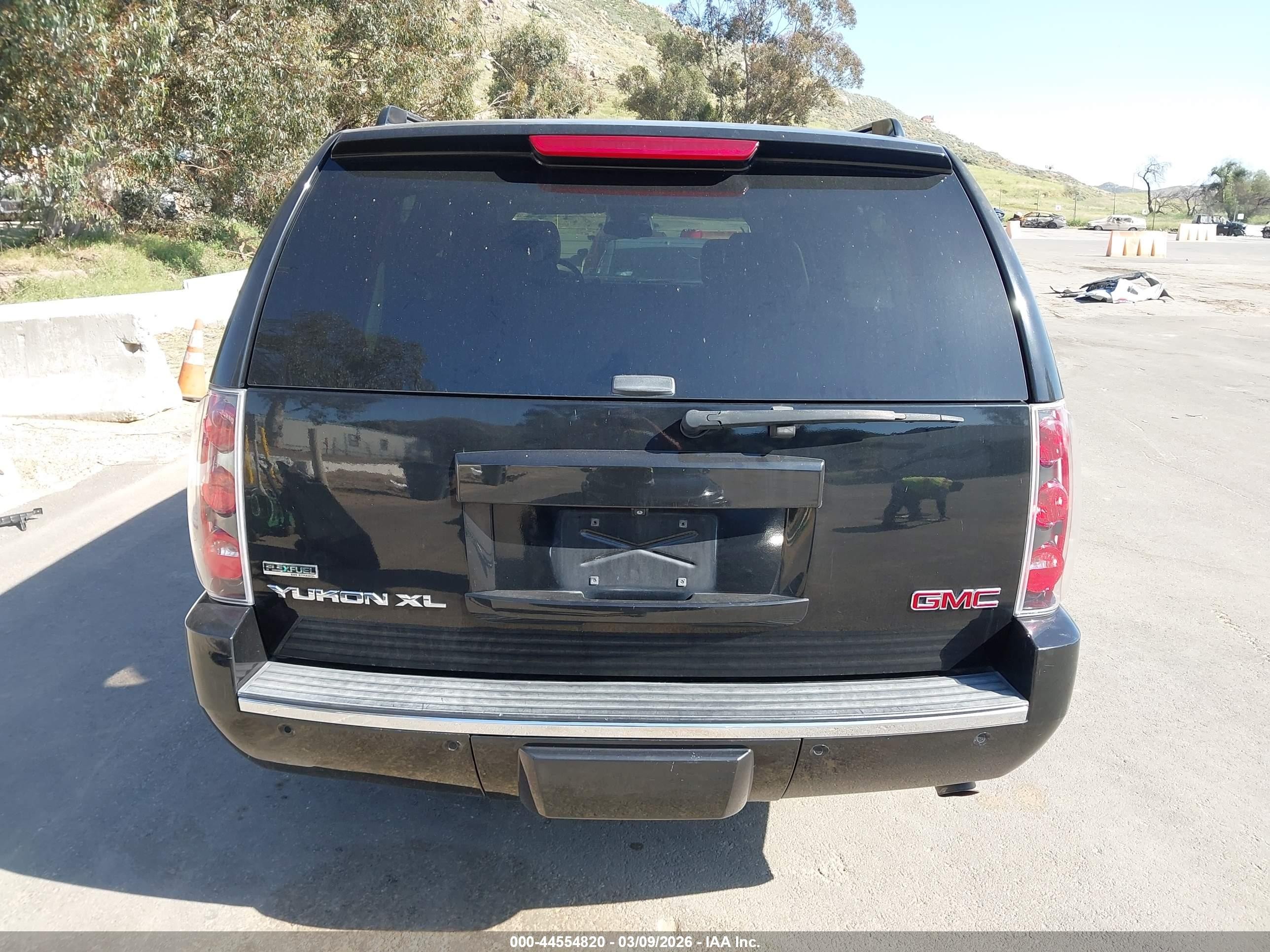 2011 Gmc Yukon Xl 1500 Denali Black vin: 1GKS2MEF8BR127069
