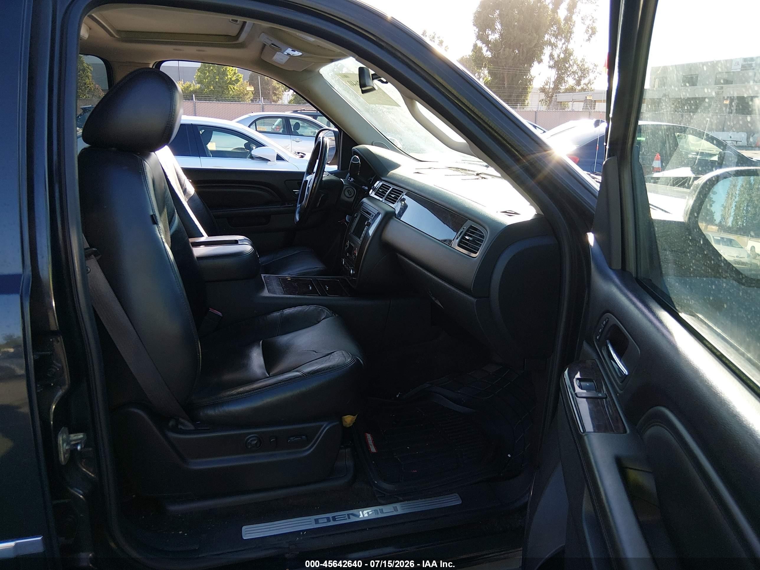 2011 Gmc Yukon Xl 1500 Denali Black vin: 1GKS2MEF8BR215300