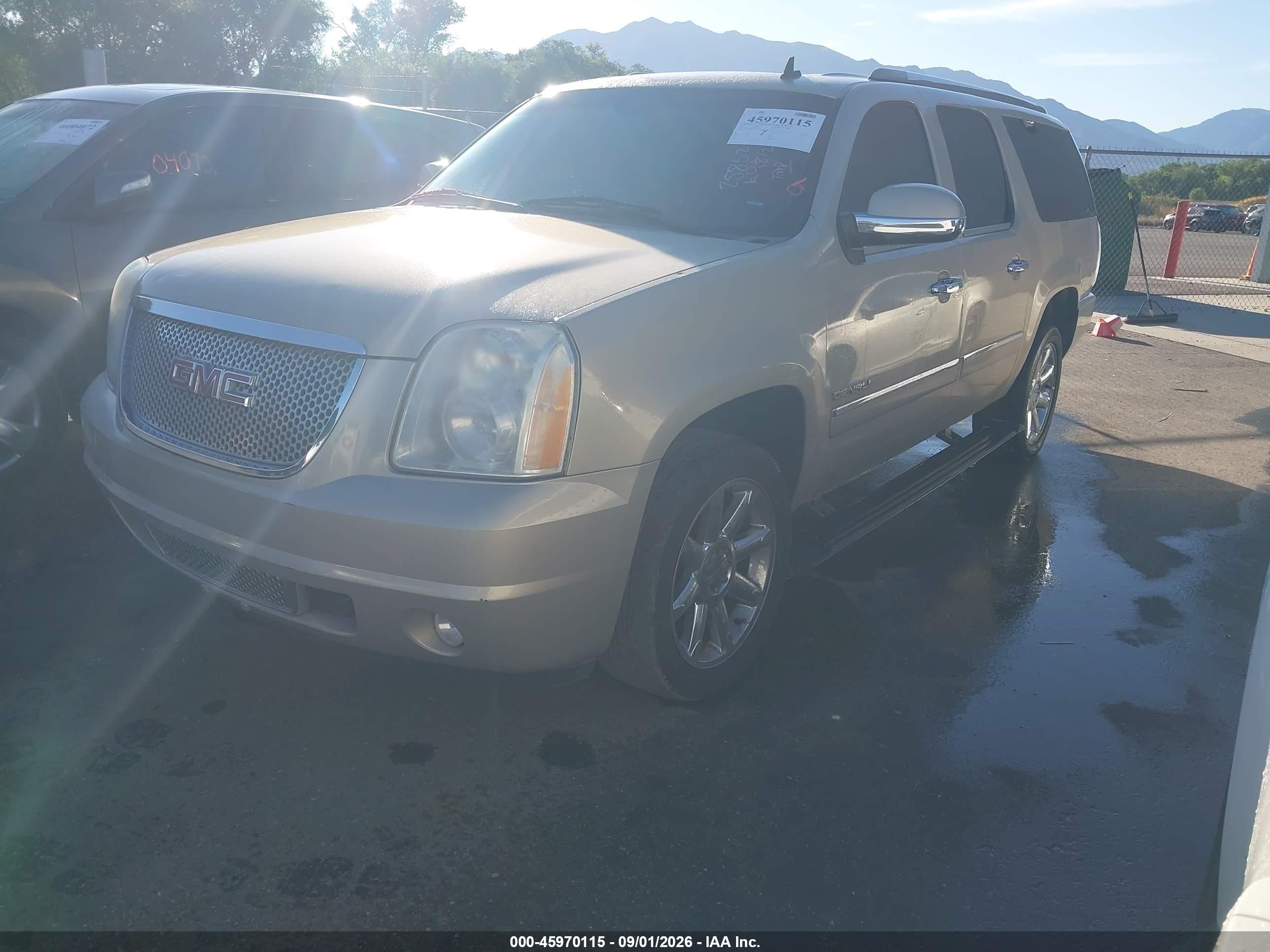 2011 Gmc Yukon Xl 1500 Denali Золотой vin: 1GKS2MEF8BR258521