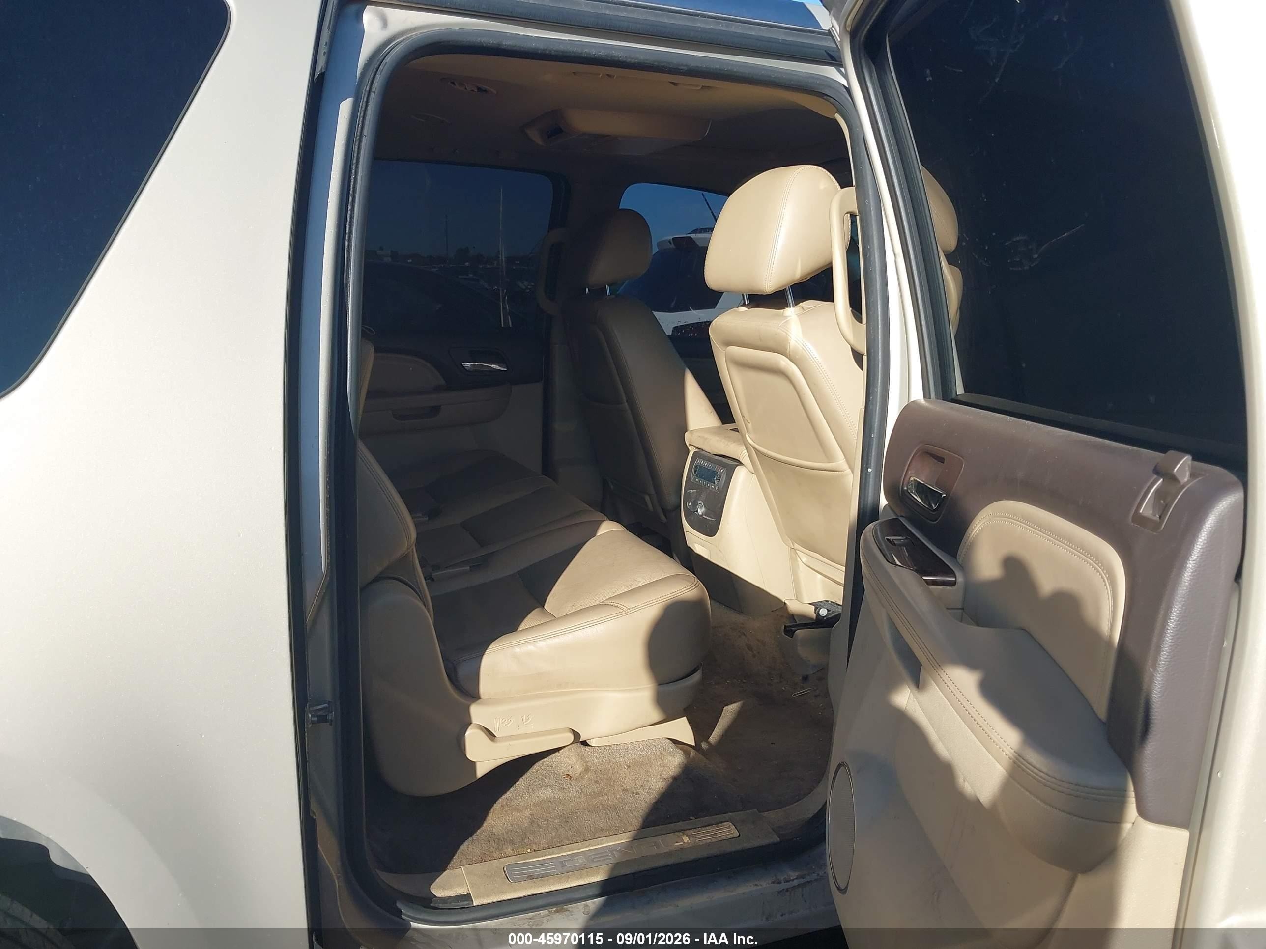 2011 Gmc Yukon Xl 1500 Denali Золотой vin: 1GKS2MEF8BR258521