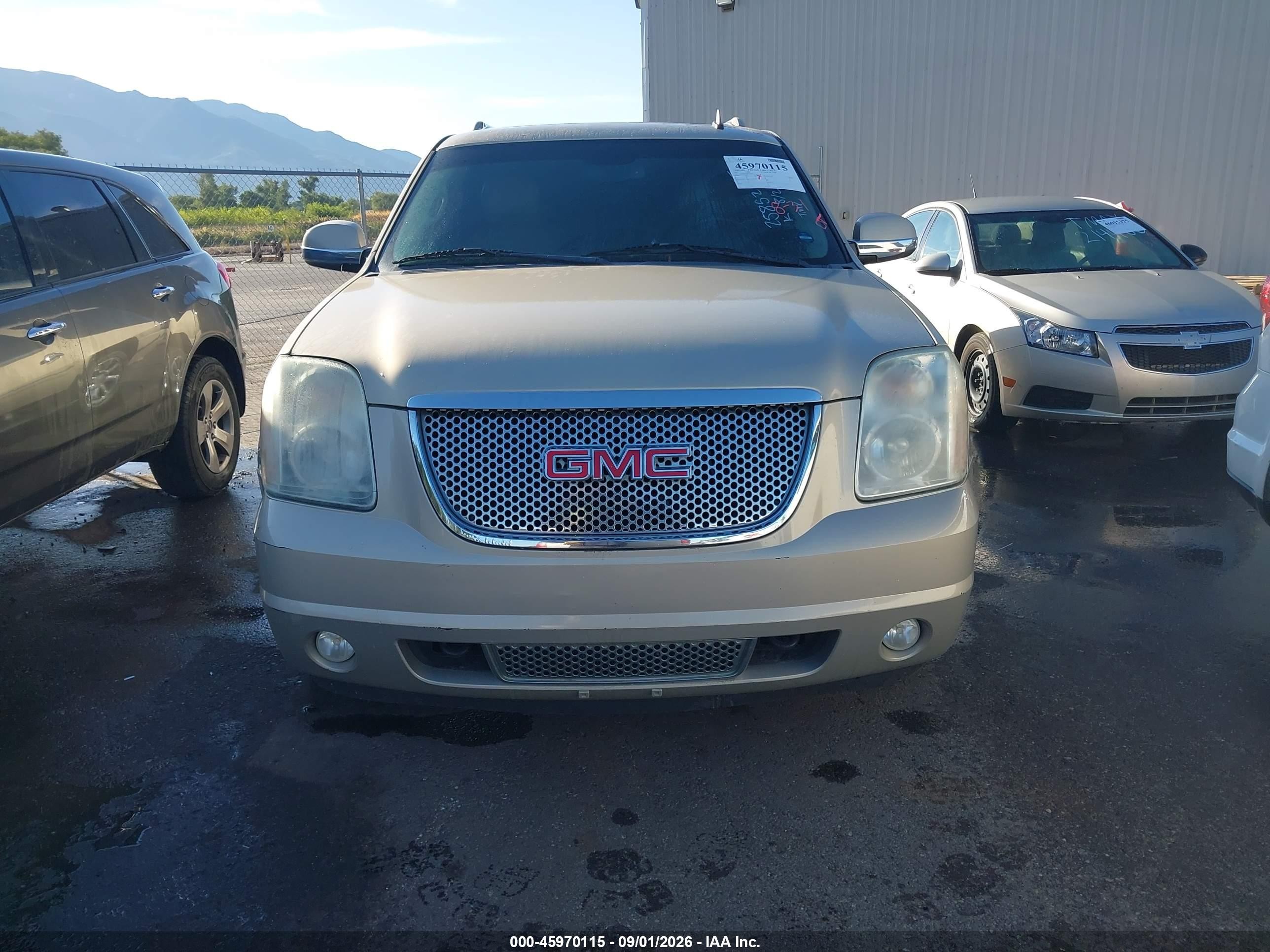2011 Gmc Yukon Xl 1500 Denali Золотой vin: 1GKS2MEF8BR258521
