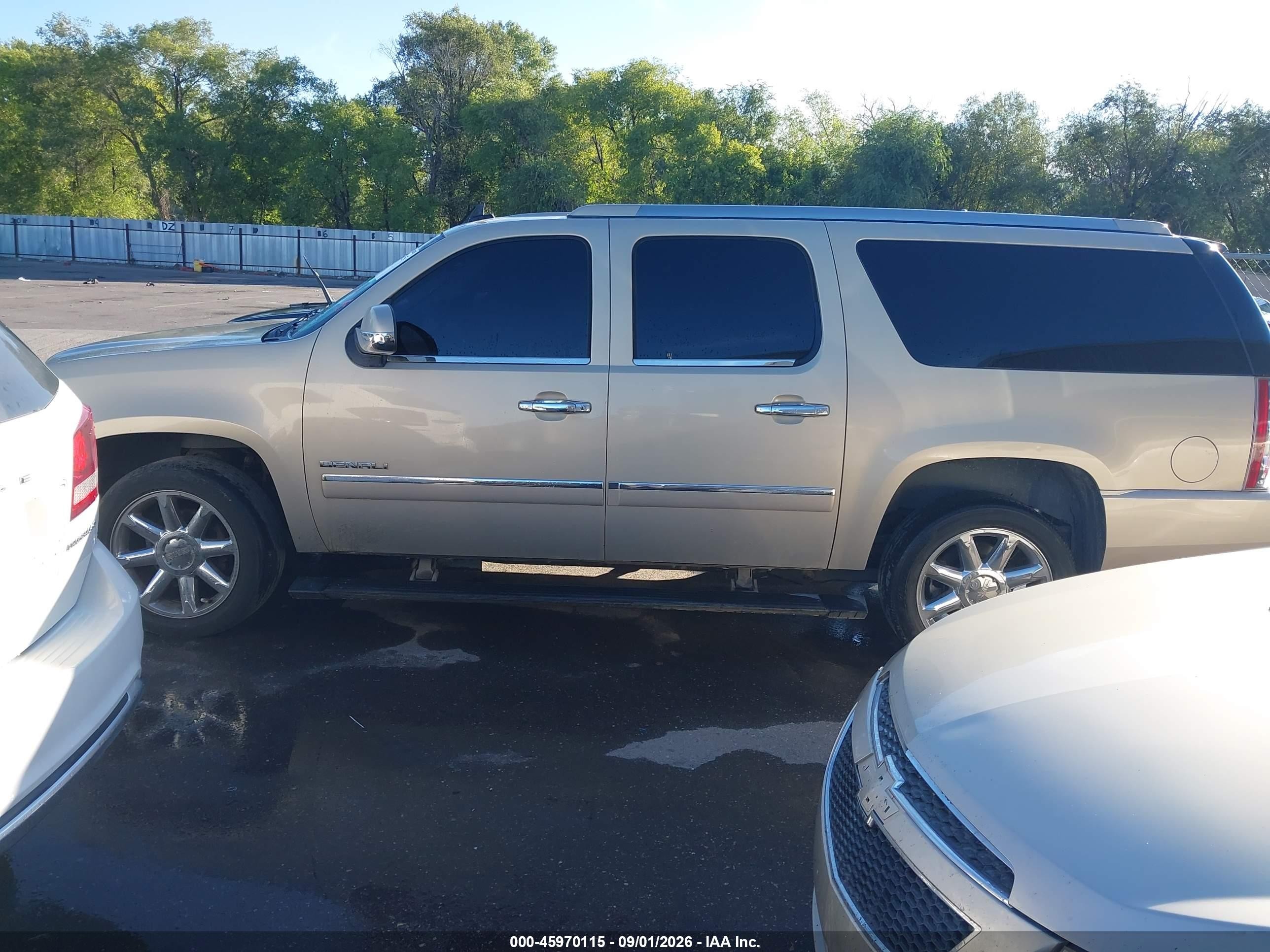 2011 Gmc Yukon Xl 1500 Denali Золотой vin: 1GKS2MEF8BR258521