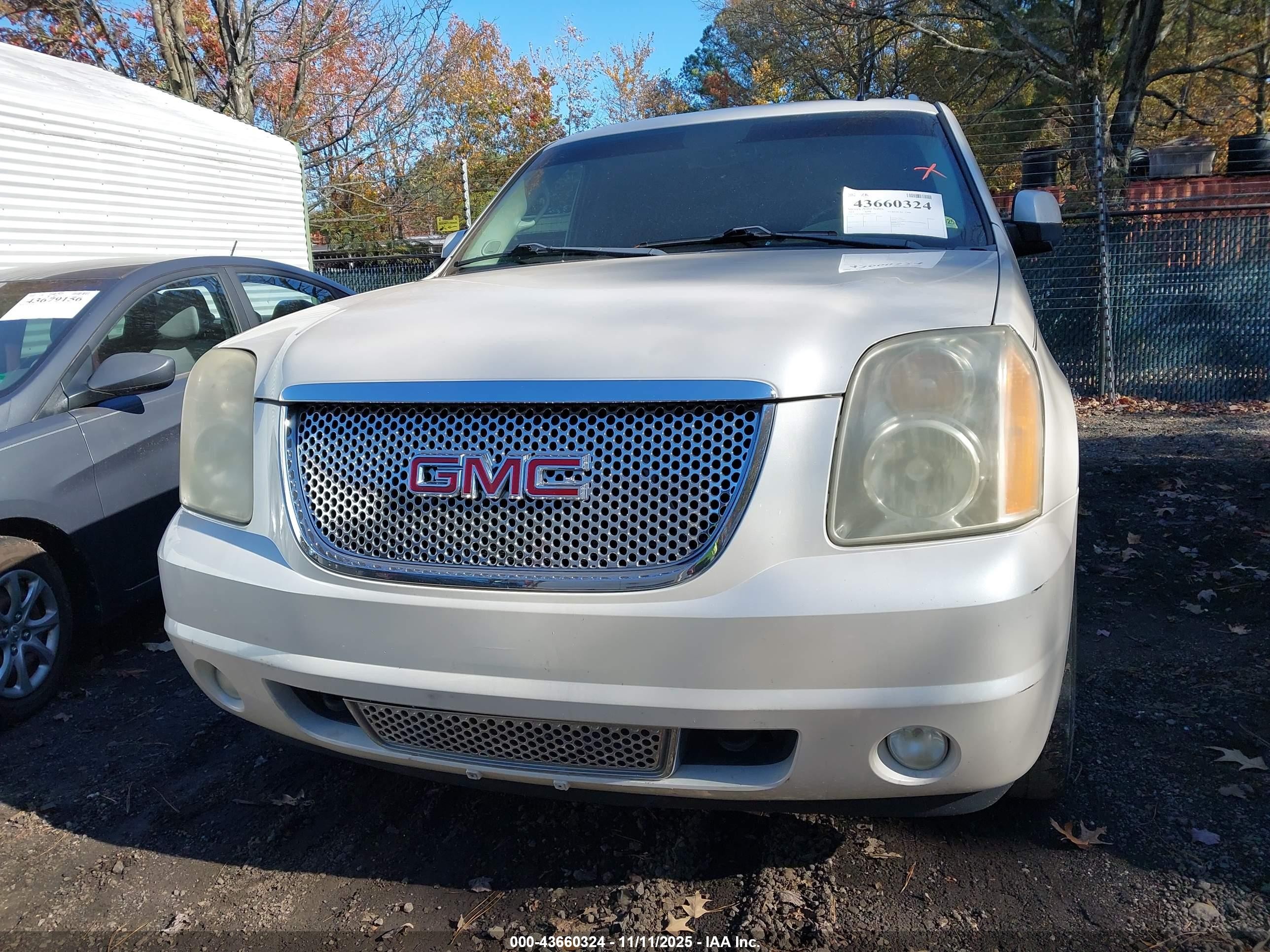 2011 Gmc Yukon Xl 1500 Denali White vin: 1GKS2MEF8BR271284