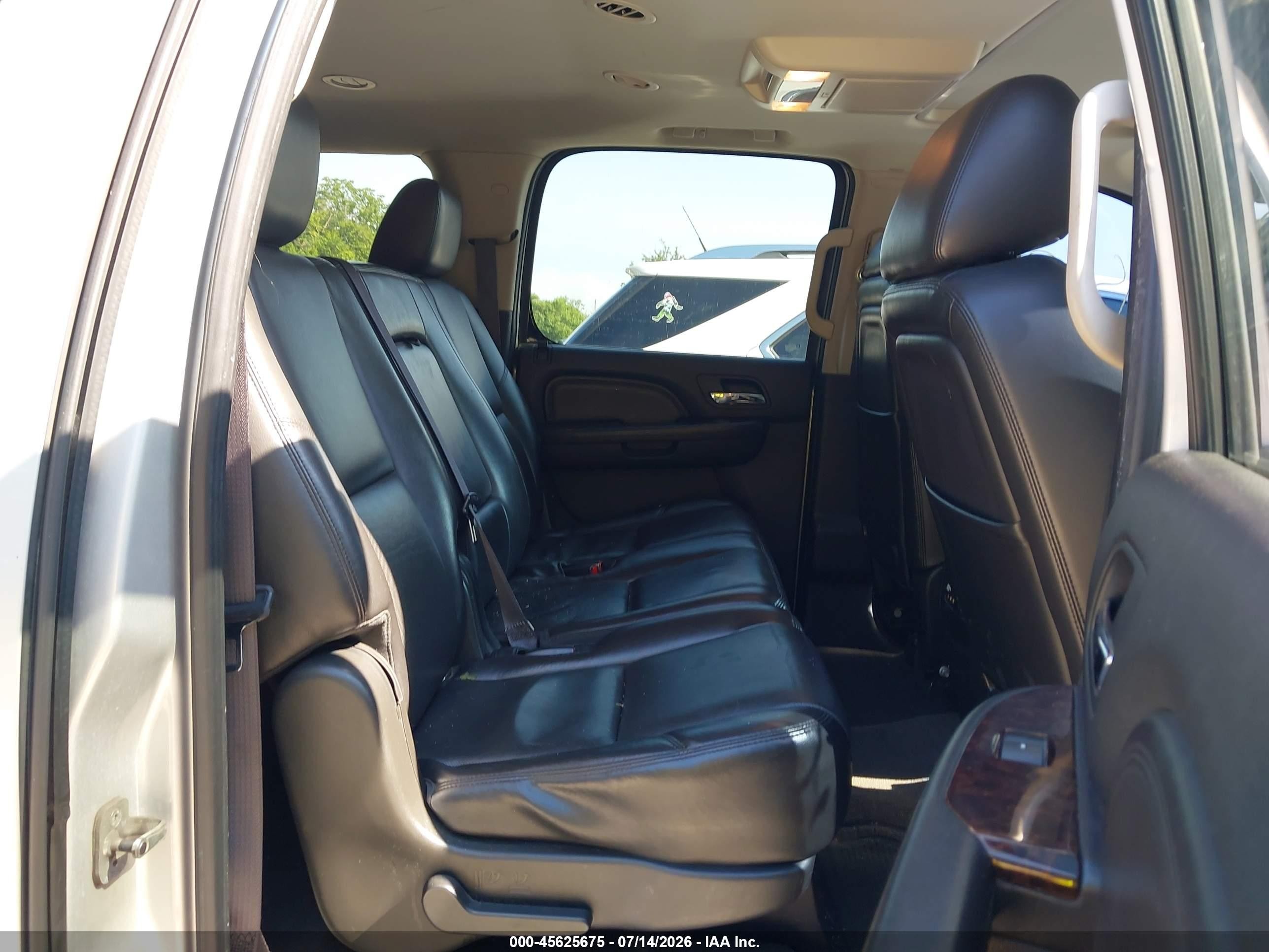 2011 Gmc Yukon Xl 1500 Denali Silver vin: 1GKS2MEF9BR133768