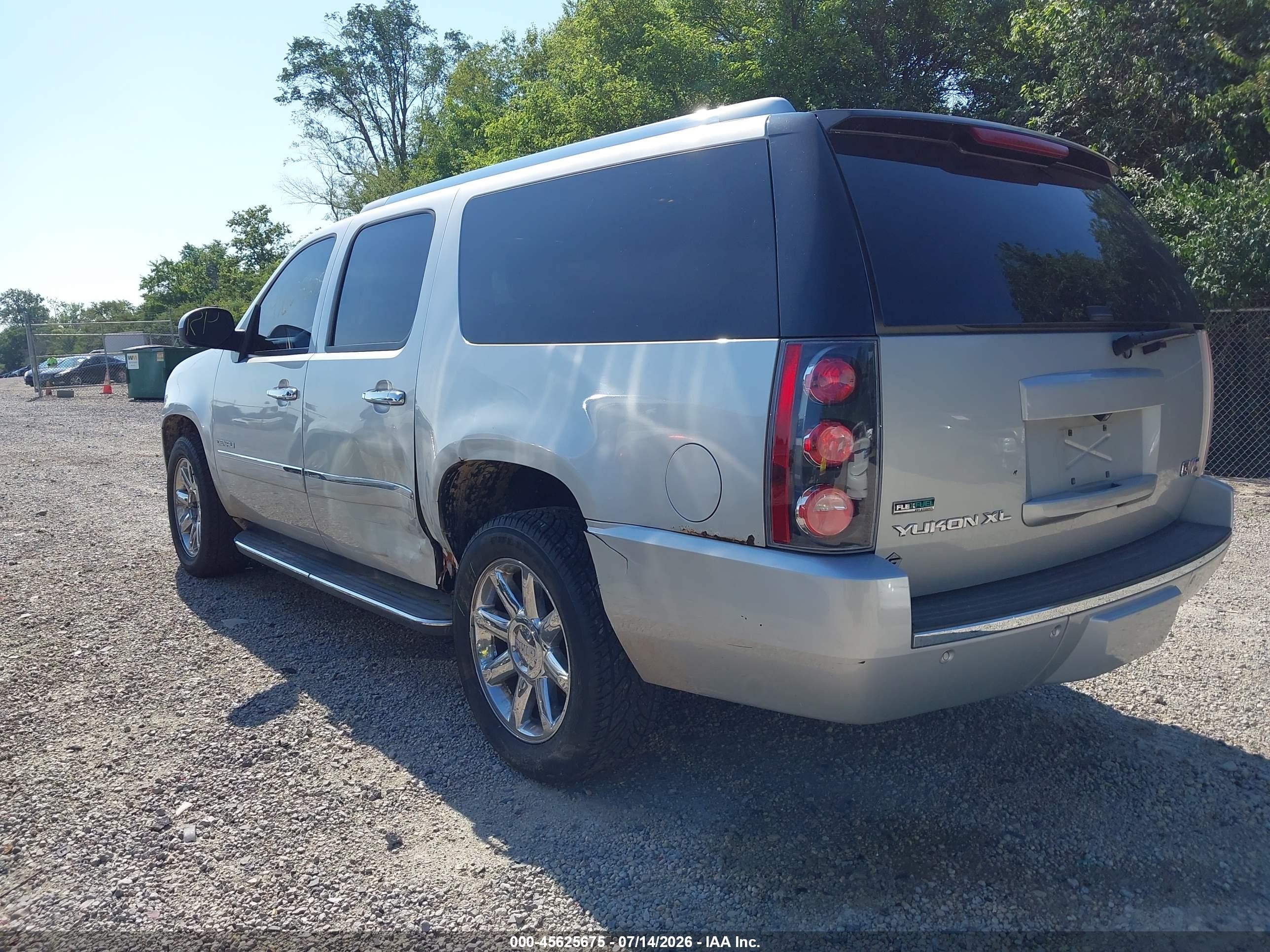 2011 Gmc Yukon Xl 1500 Denali Silver vin: 1GKS2MEF9BR133768