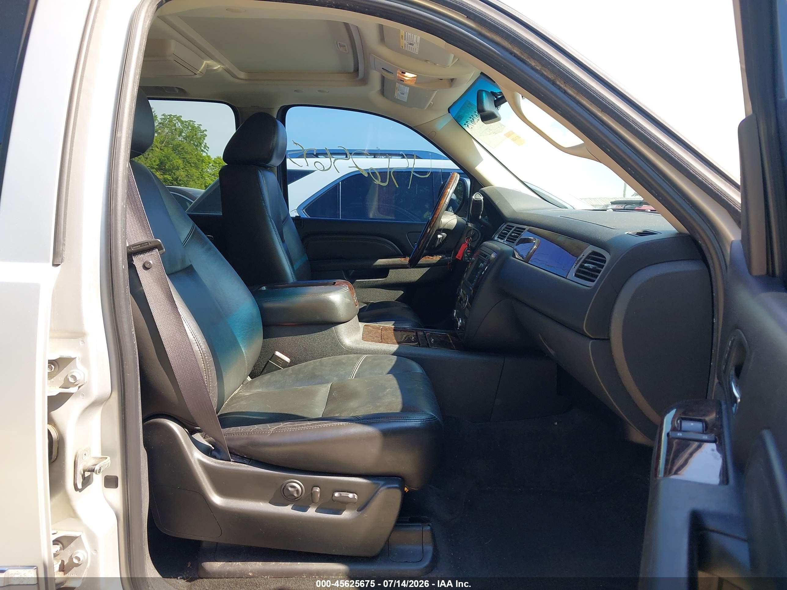 2011 Gmc Yukon Xl 1500 Denali Silver vin: 1GKS2MEF9BR133768
