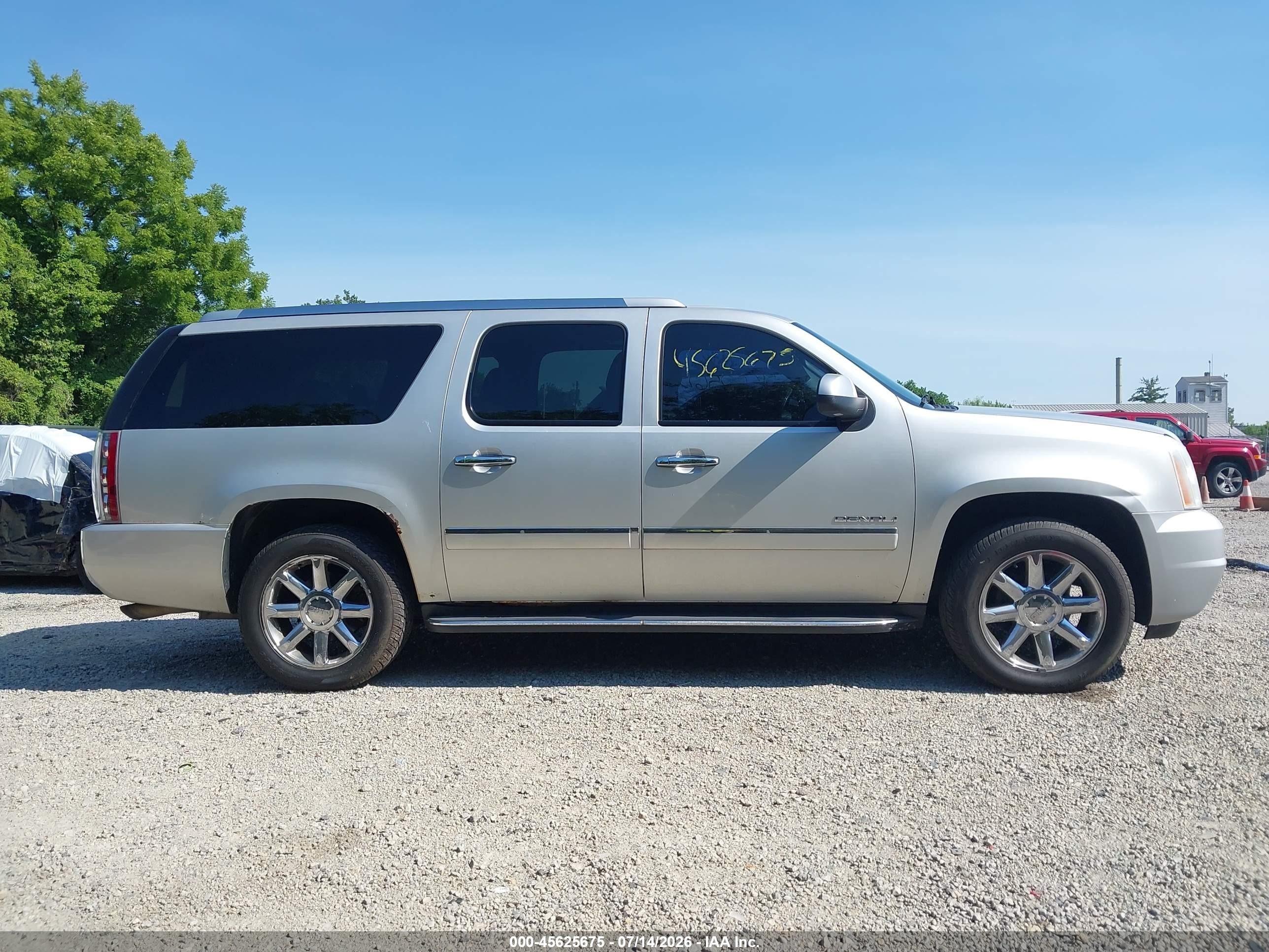 2011 Gmc Yukon Xl 1500 Denali Silver vin: 1GKS2MEF9BR133768
