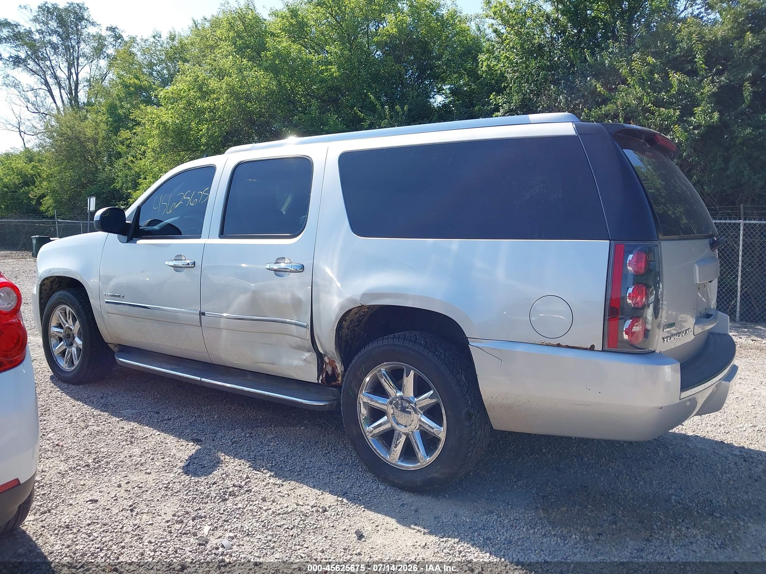 2011 Gmc Yukon Xl 1500 Denali Silver vin: 1GKS2MEF9BR133768