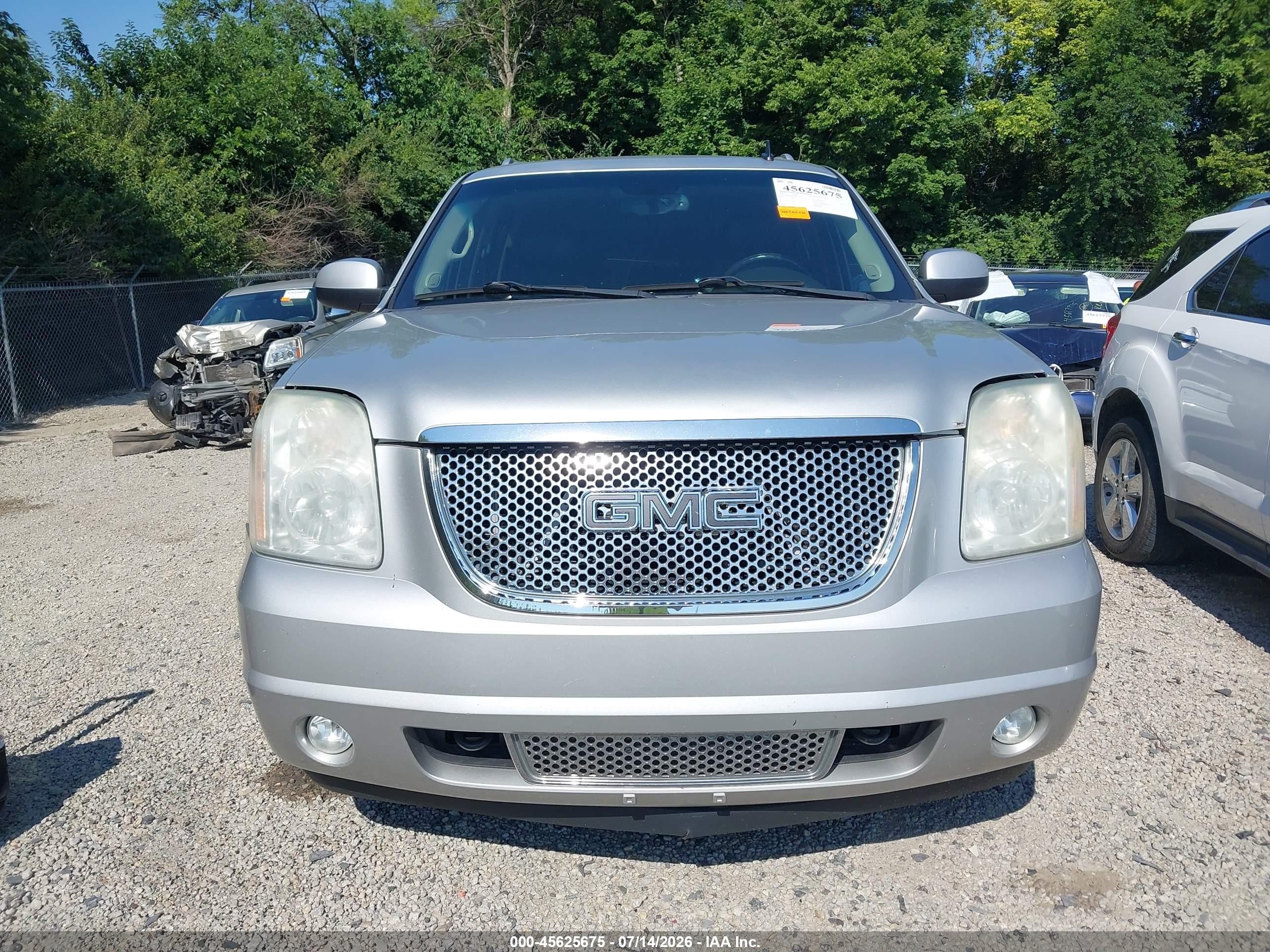 2011 Gmc Yukon Xl 1500 Denali Silver vin: 1GKS2MEF9BR133768