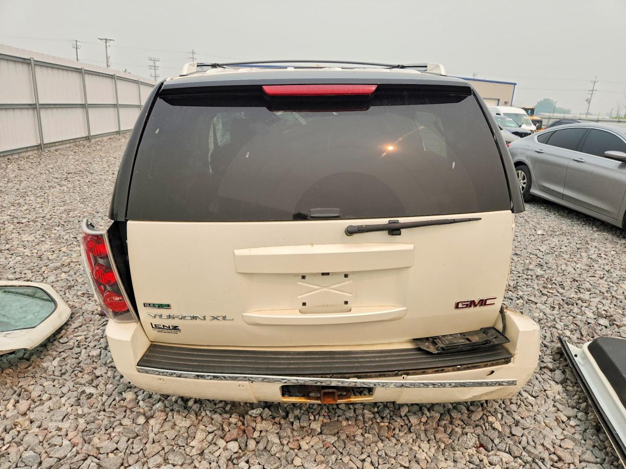 2012 Gmc Yukon Xl Denali White vin: 1GKS2MEF9CR130807