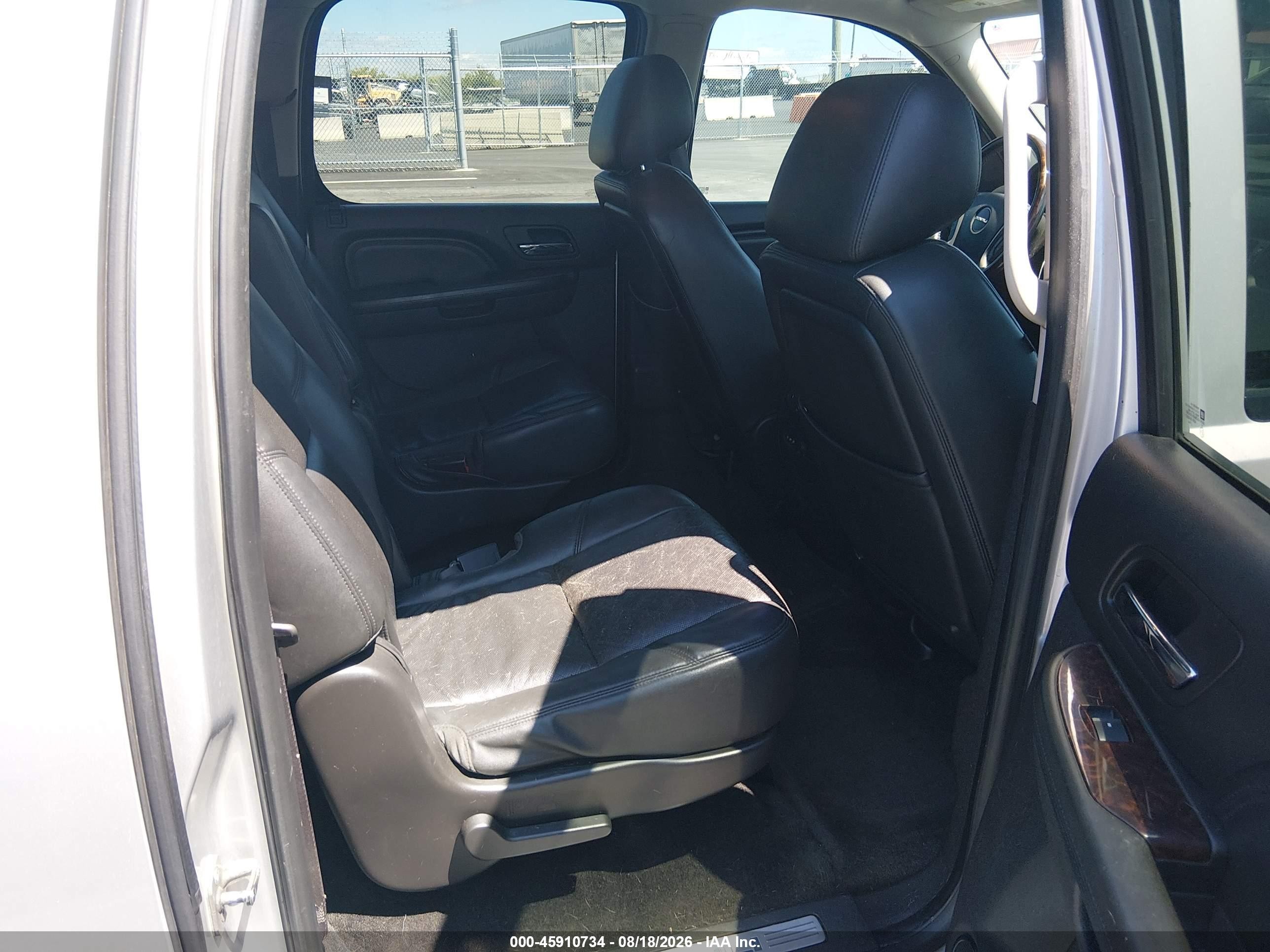 2012 Gmc Yukon Xl 1500 Denali Серебряный vin: 1GKS2MEF9CR217297