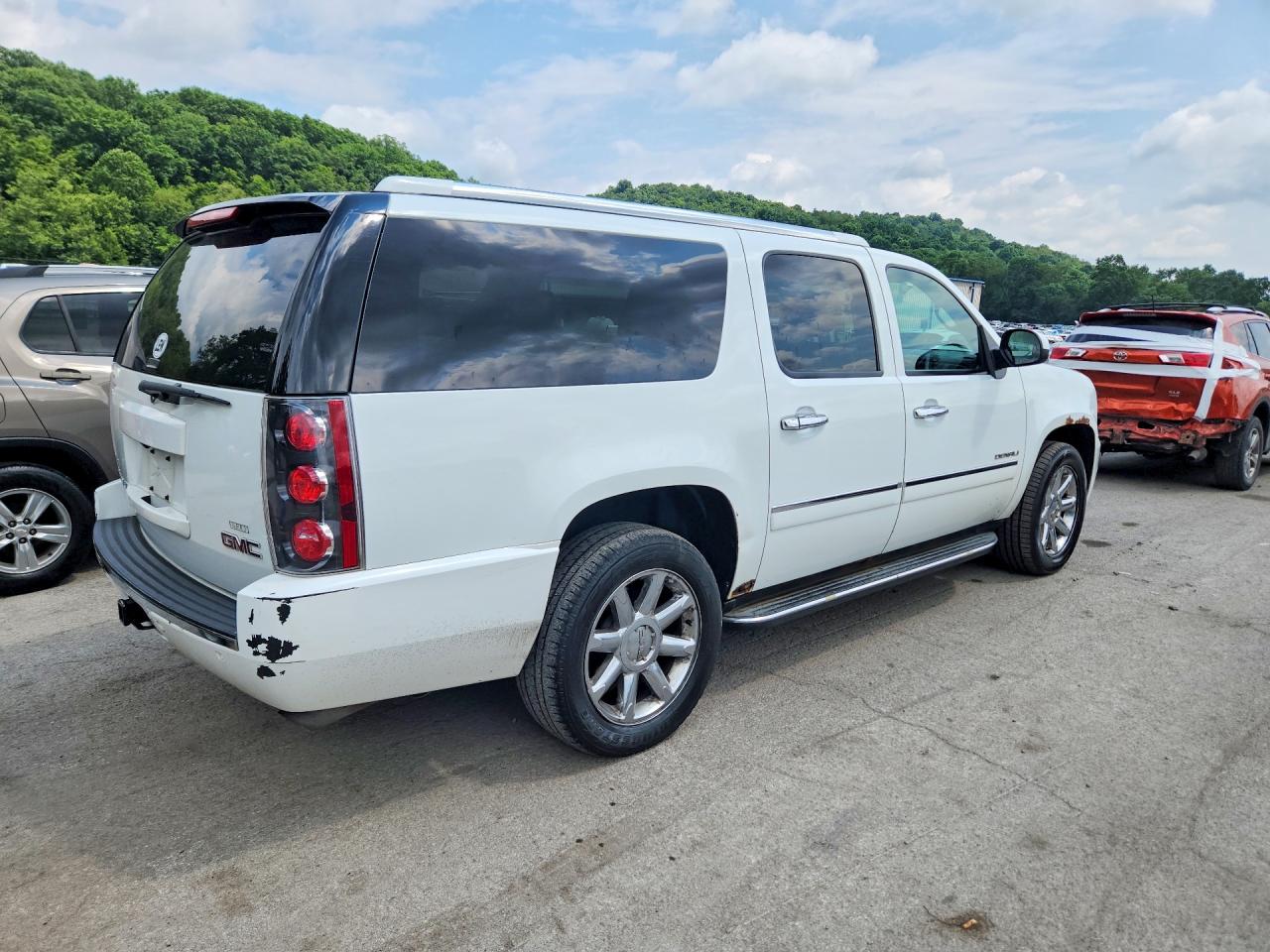 2011 Gmc Yukon Xl Denali White vin: 1GKS2MEFXBR105039