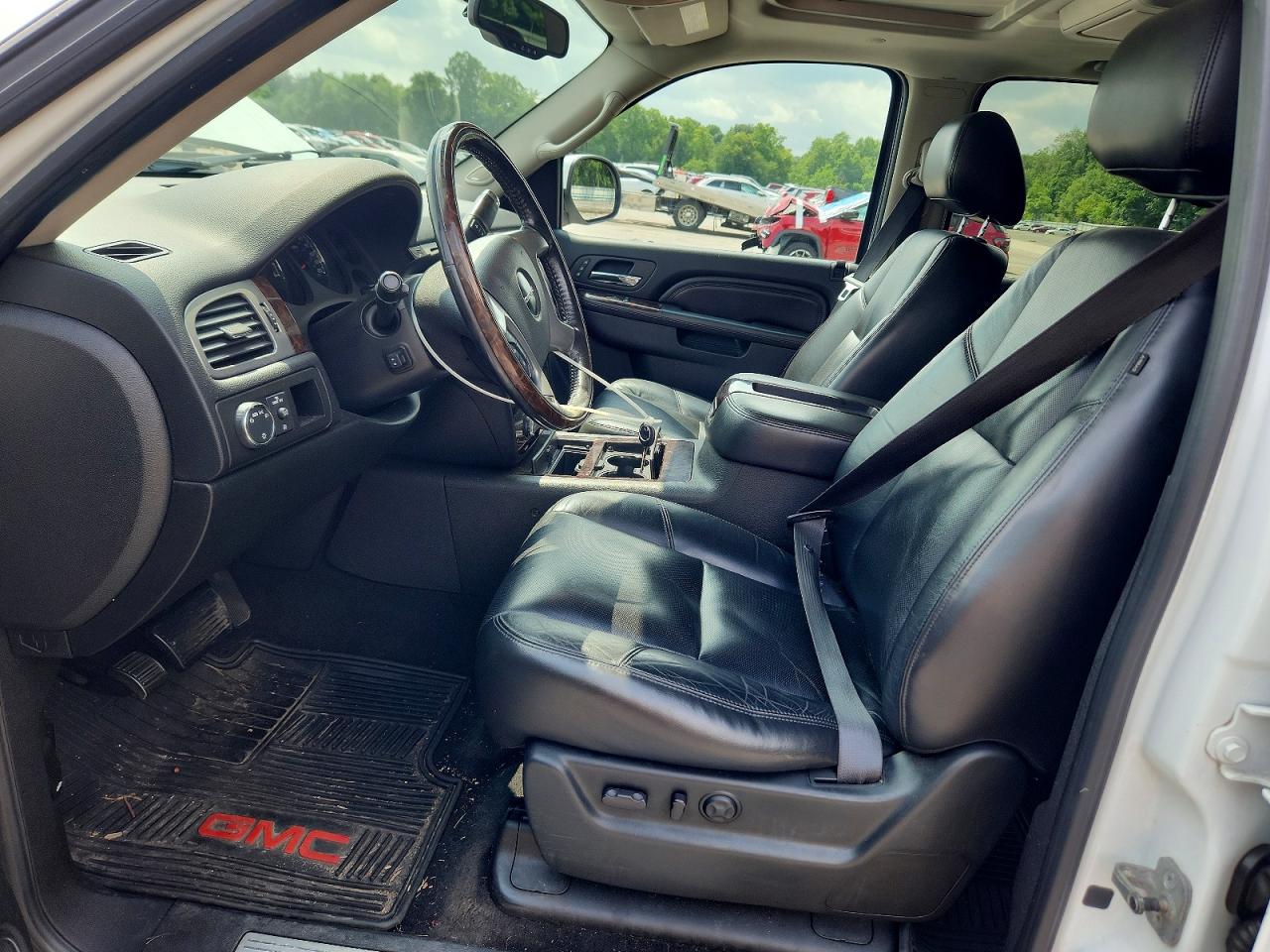 2011 Gmc Yukon Xl Denali White vin: 1GKS2MEFXBR105039