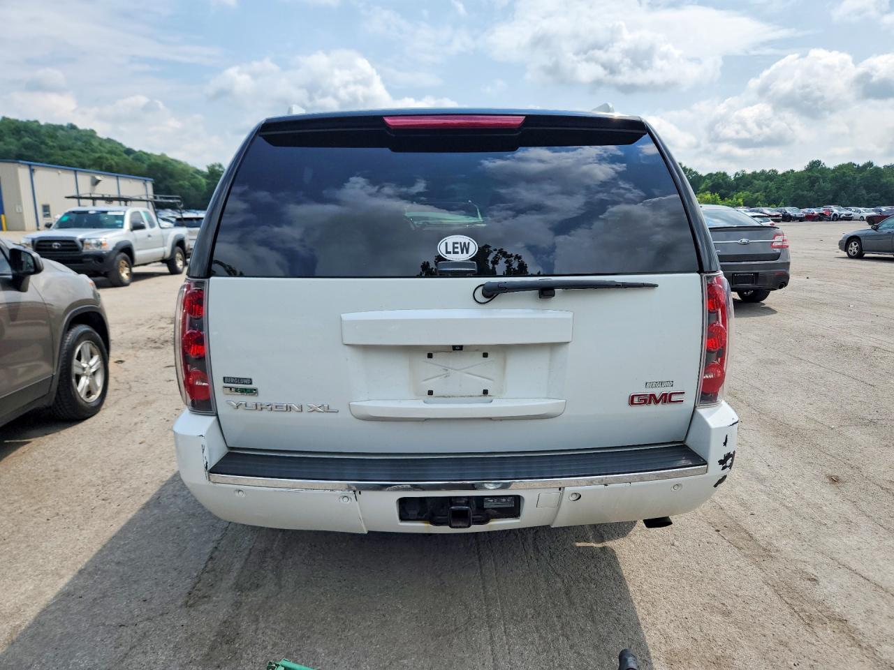 2011 Gmc Yukon Xl Denali White vin: 1GKS2MEFXBR105039