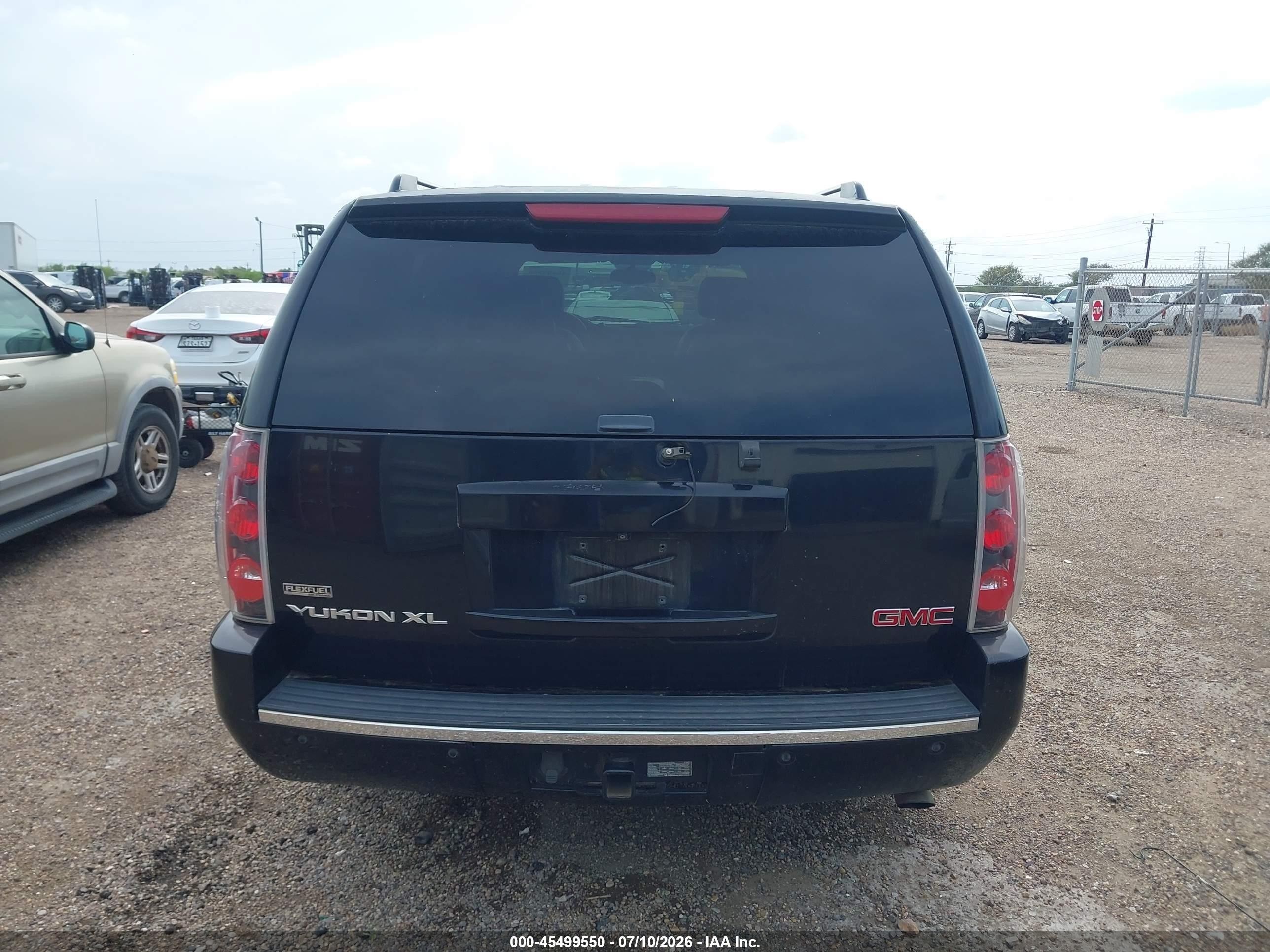 2011 Gmc Yukon Xl 1500 Denali Black vin: 1GKS2MEFXBR261355