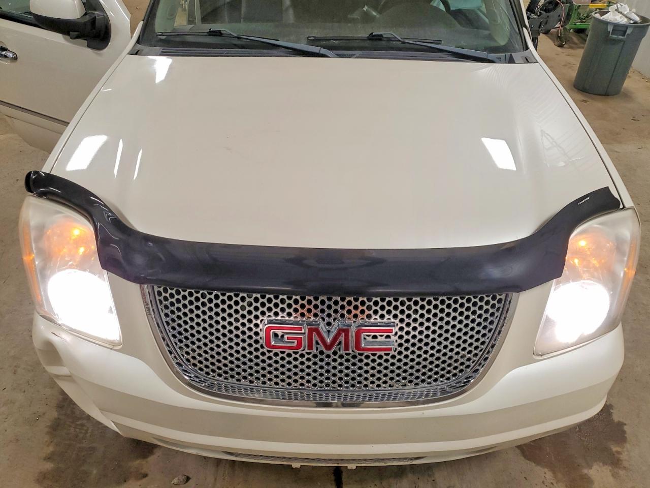 2012 Gmc Yukon Xl Denali Cream vin: 1GKS2MEFXCR112591