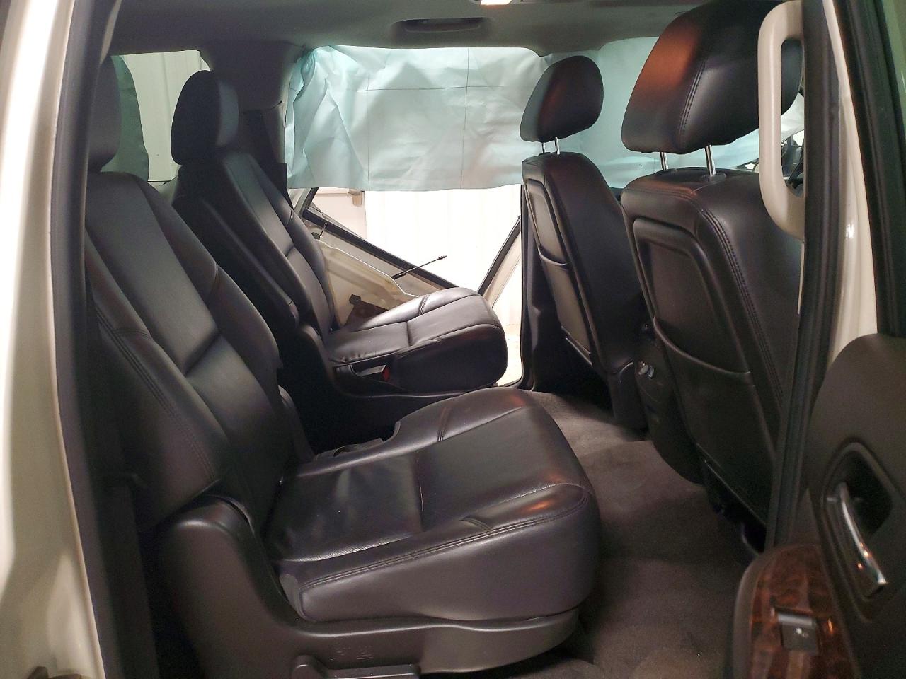 2012 Gmc Yukon Xl Denali Cream vin: 1GKS2MEFXCR112591