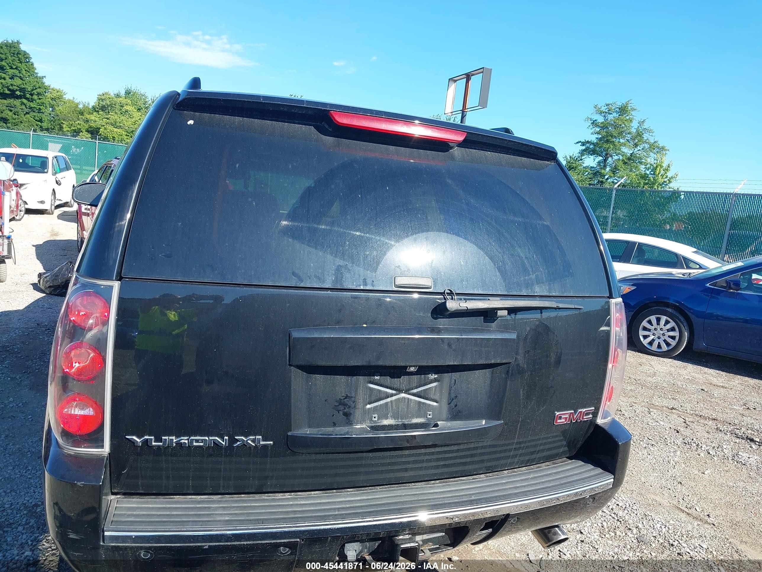 2013 Gmc Yukon Xl 1500 Denali Black vin: 1GKS2MEFXDR167849