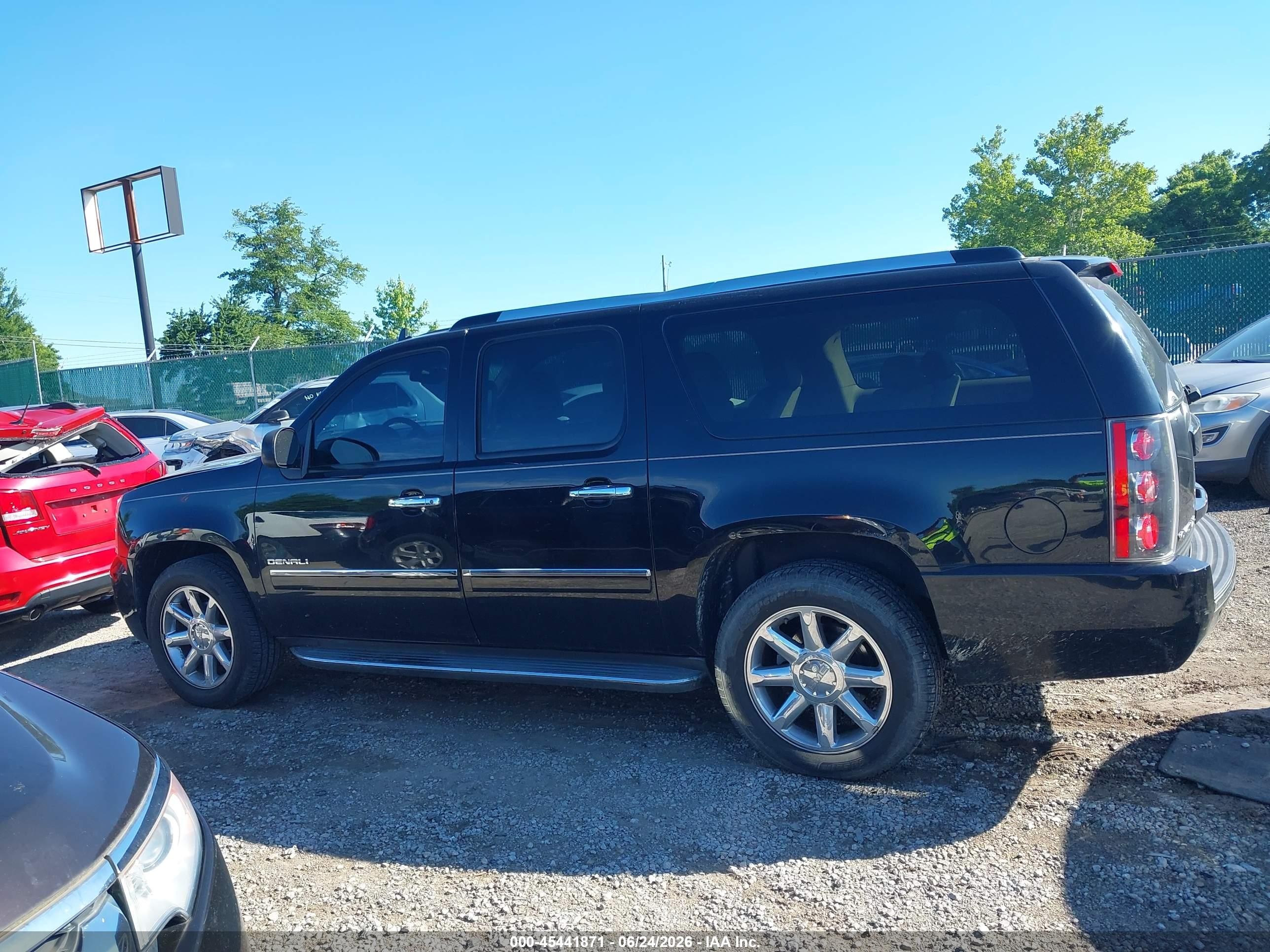 2013 Gmc Yukon Xl 1500 Denali Black vin: 1GKS2MEFXDR167849