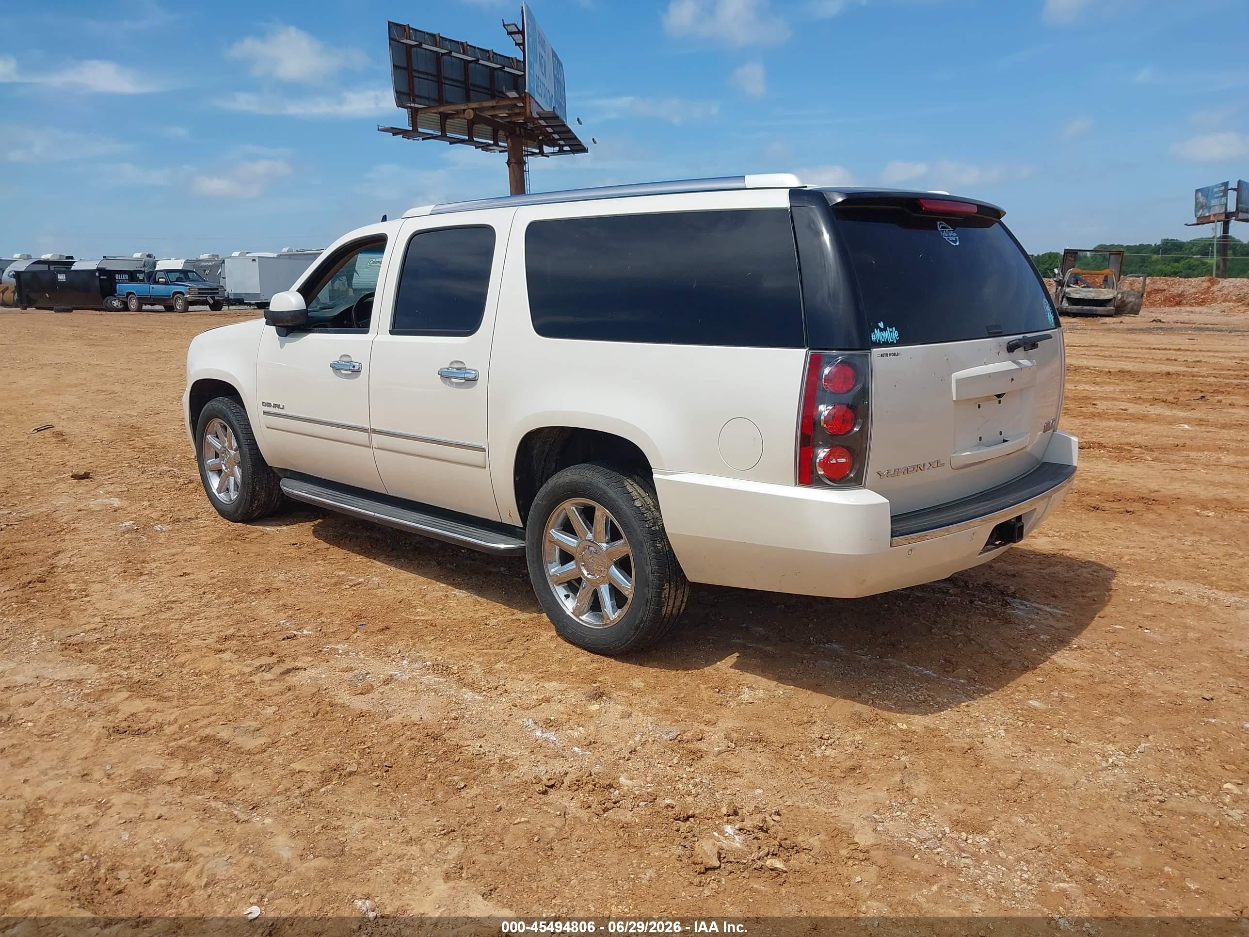 2013 Gmc Yukon Xl 1500 Denali White vin: 1GKS2MEFXDR241710