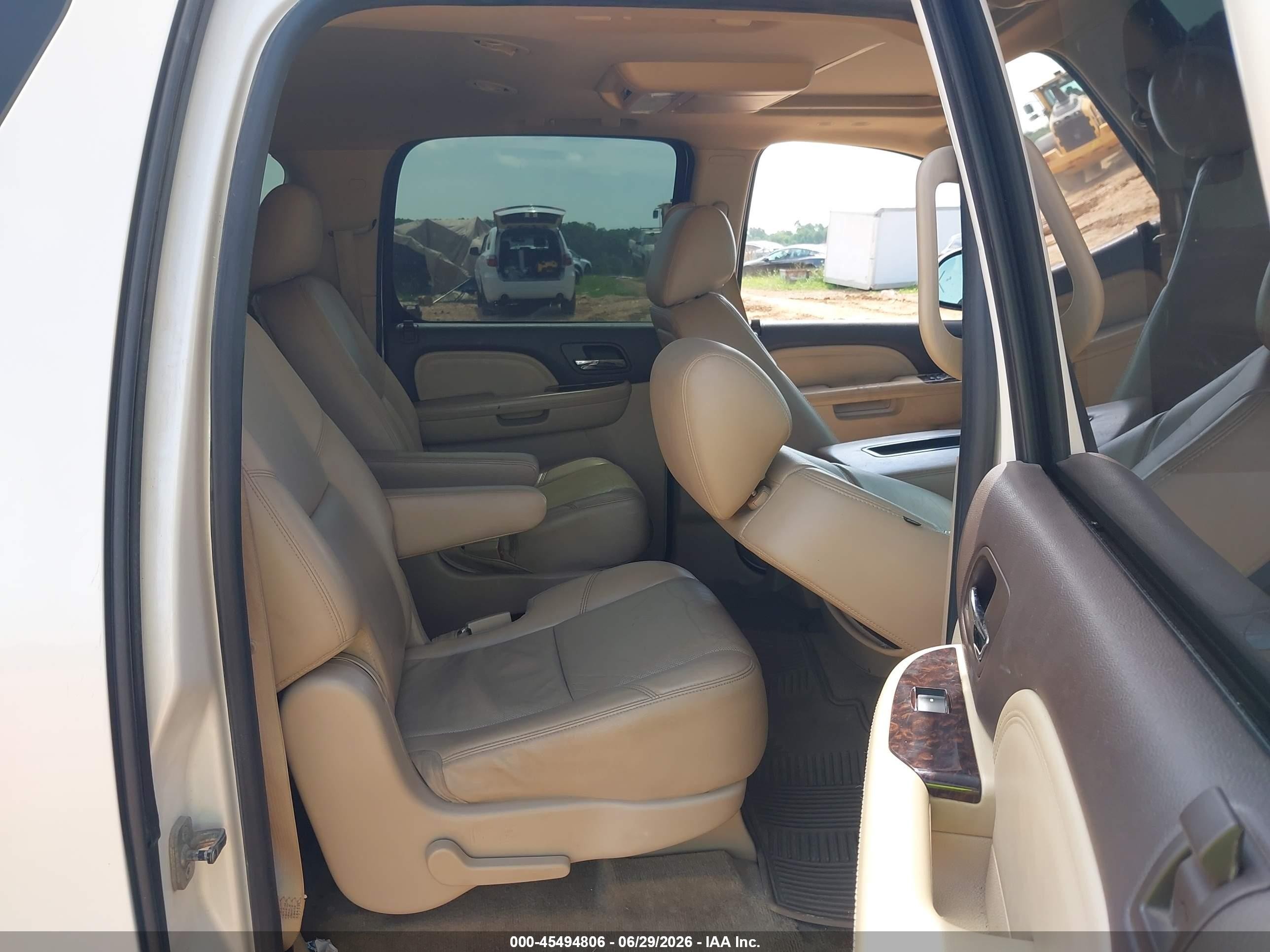 2013 Gmc Yukon Xl 1500 Denali White vin: 1GKS2MEFXDR241710