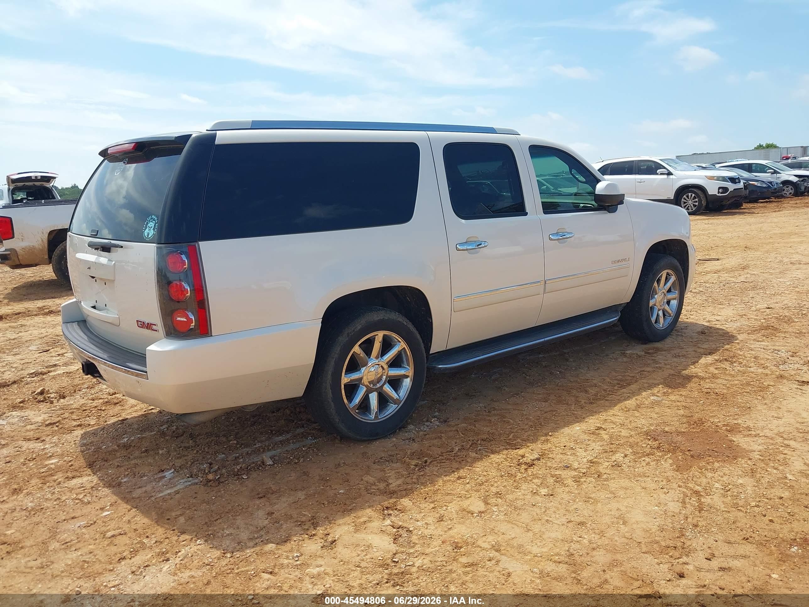2013 Gmc Yukon Xl 1500 Denali White vin: 1GKS2MEFXDR241710