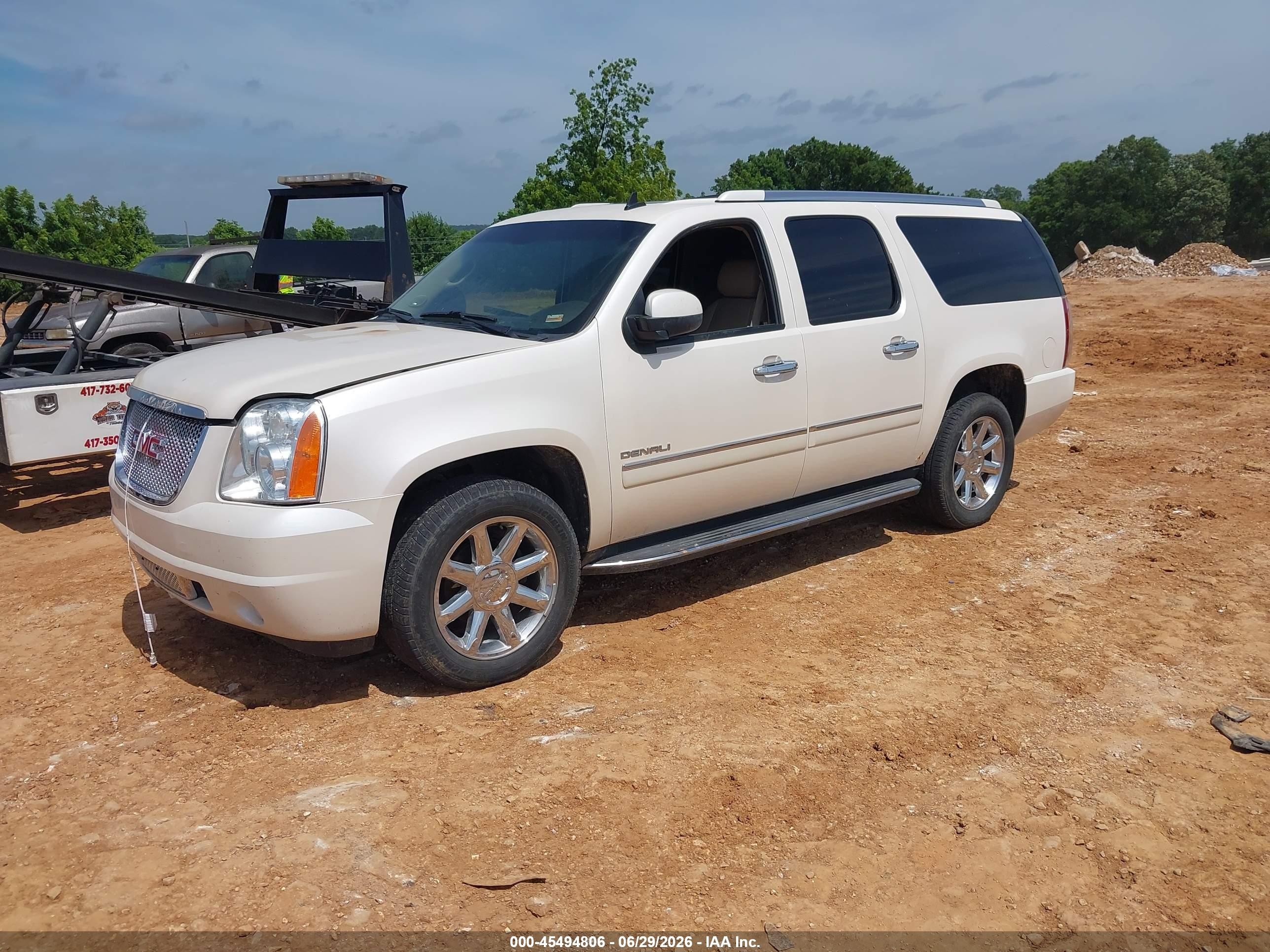 2013 Gmc Yukon Xl 1500 Denali White vin: 1GKS2MEFXDR241710