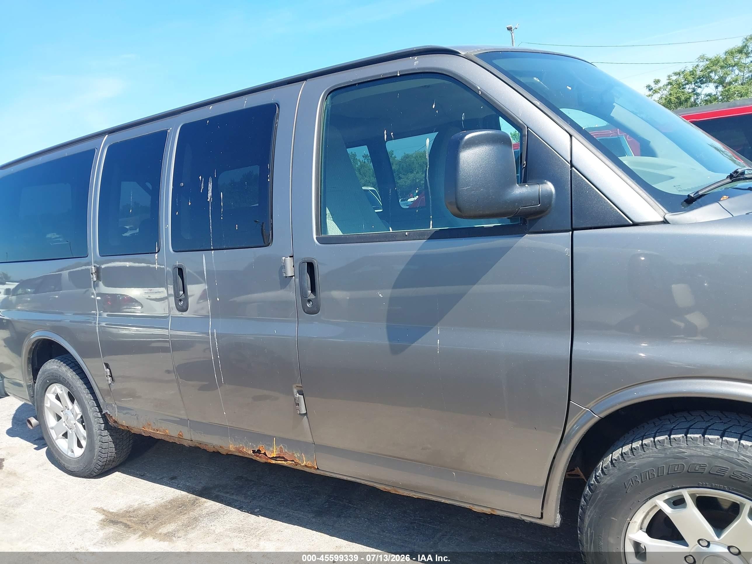 2011 Gmc Savana 1500 Lt Gray vin: 1GKS7CF4XB1111981