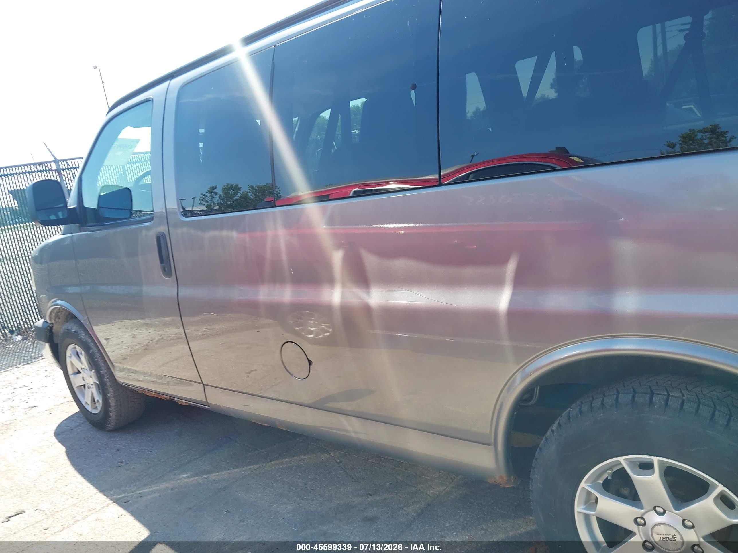 2011 Gmc Savana 1500 Lt Gray vin: 1GKS7CF4XB1111981