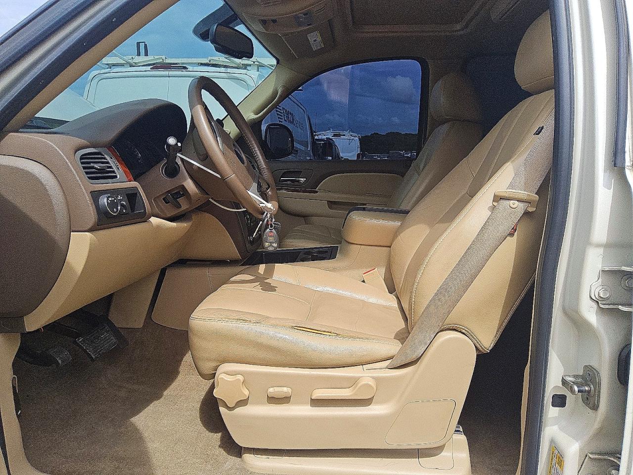 2010 Gmc Yukon Slt Cream vin: 1GKUCCE04AR288352